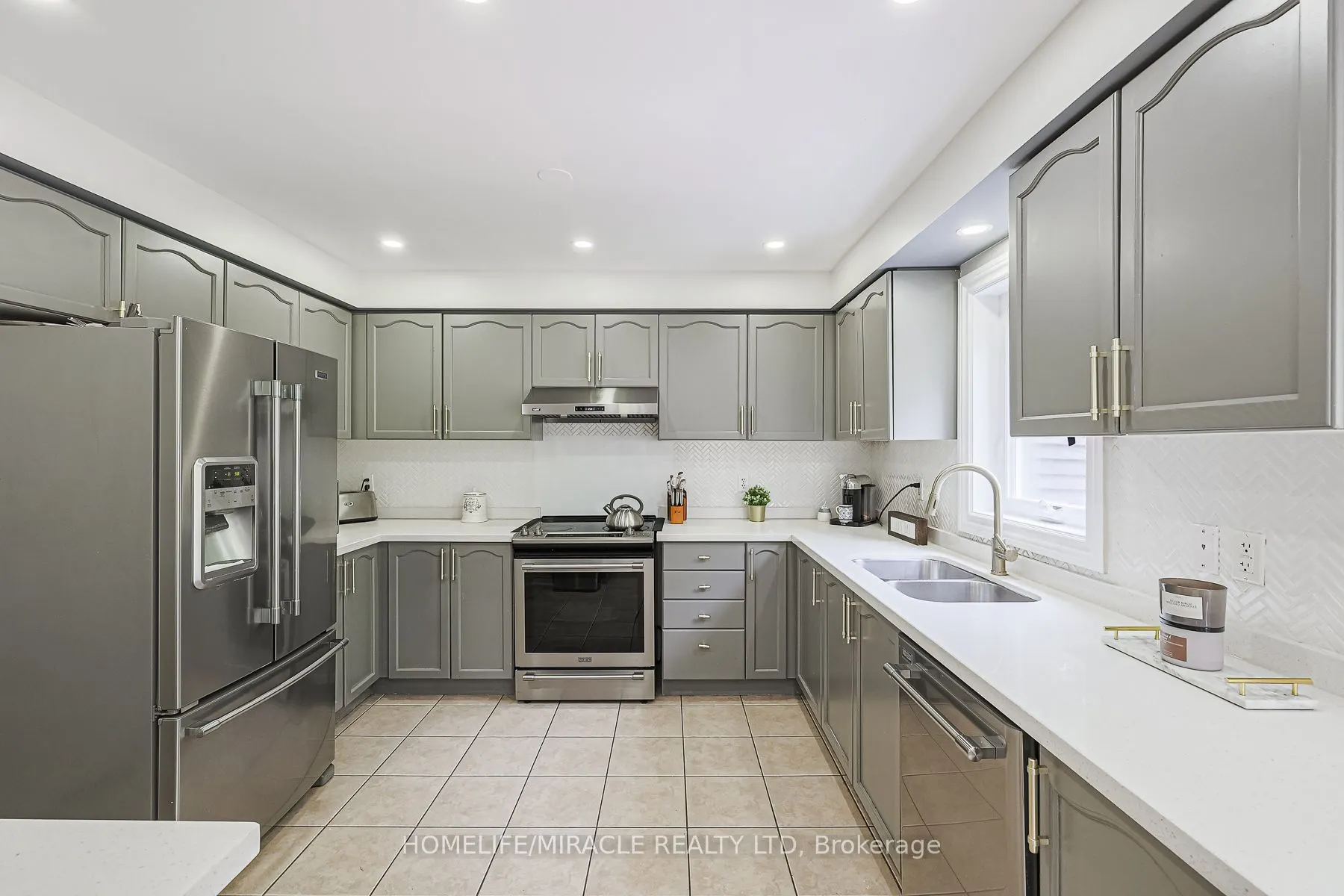 1204 Fox Crescent