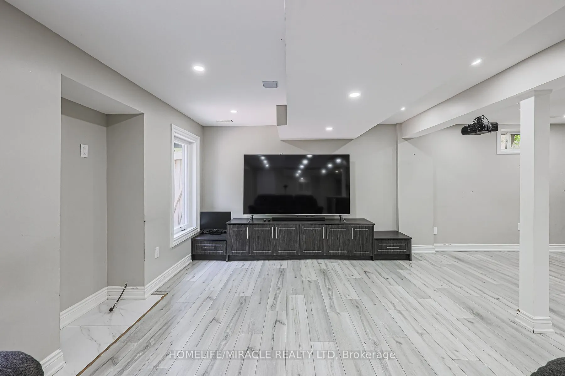 1204 Fox Crescent