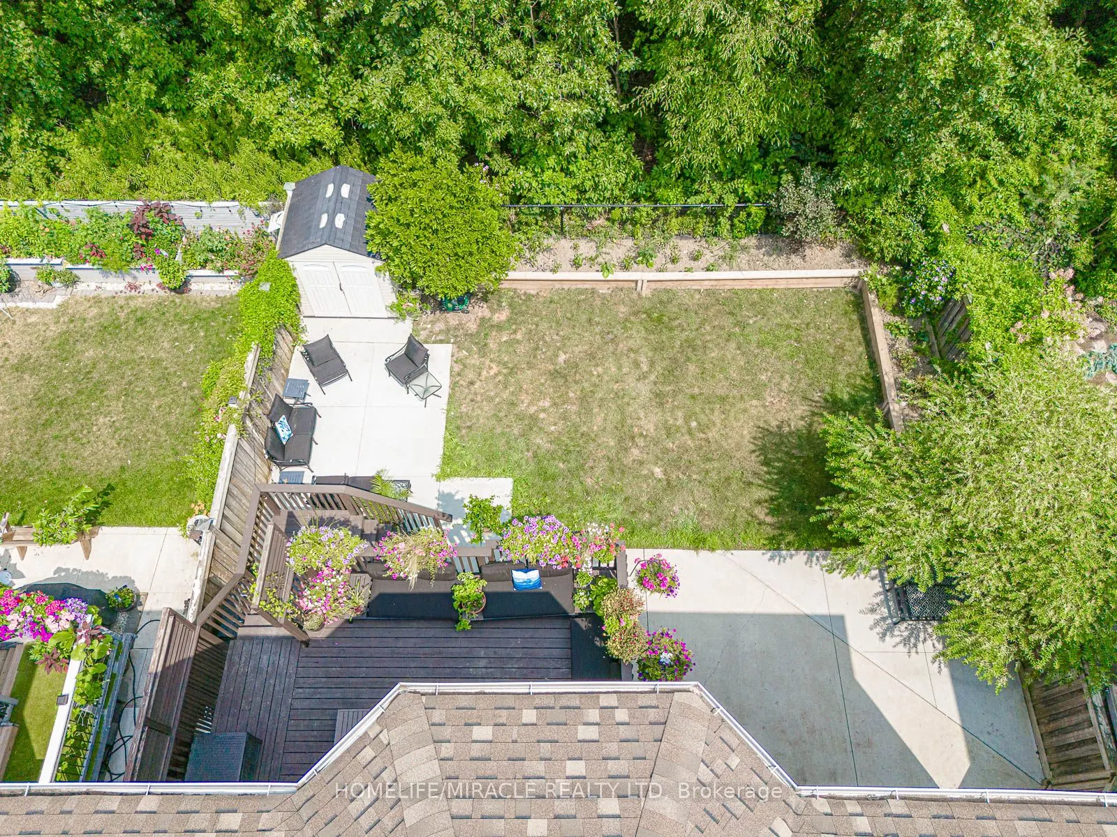 1204 Fox Crescent