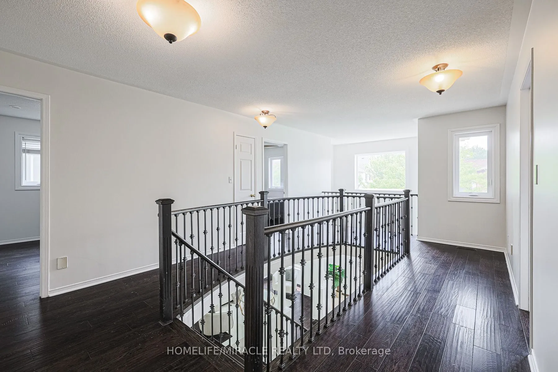 1204 Fox Crescent