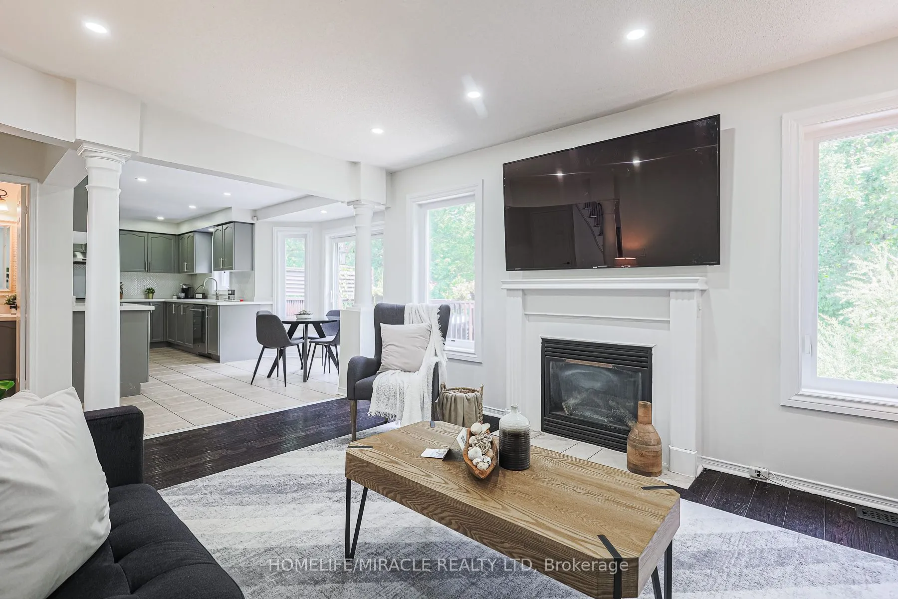 1204 Fox Crescent