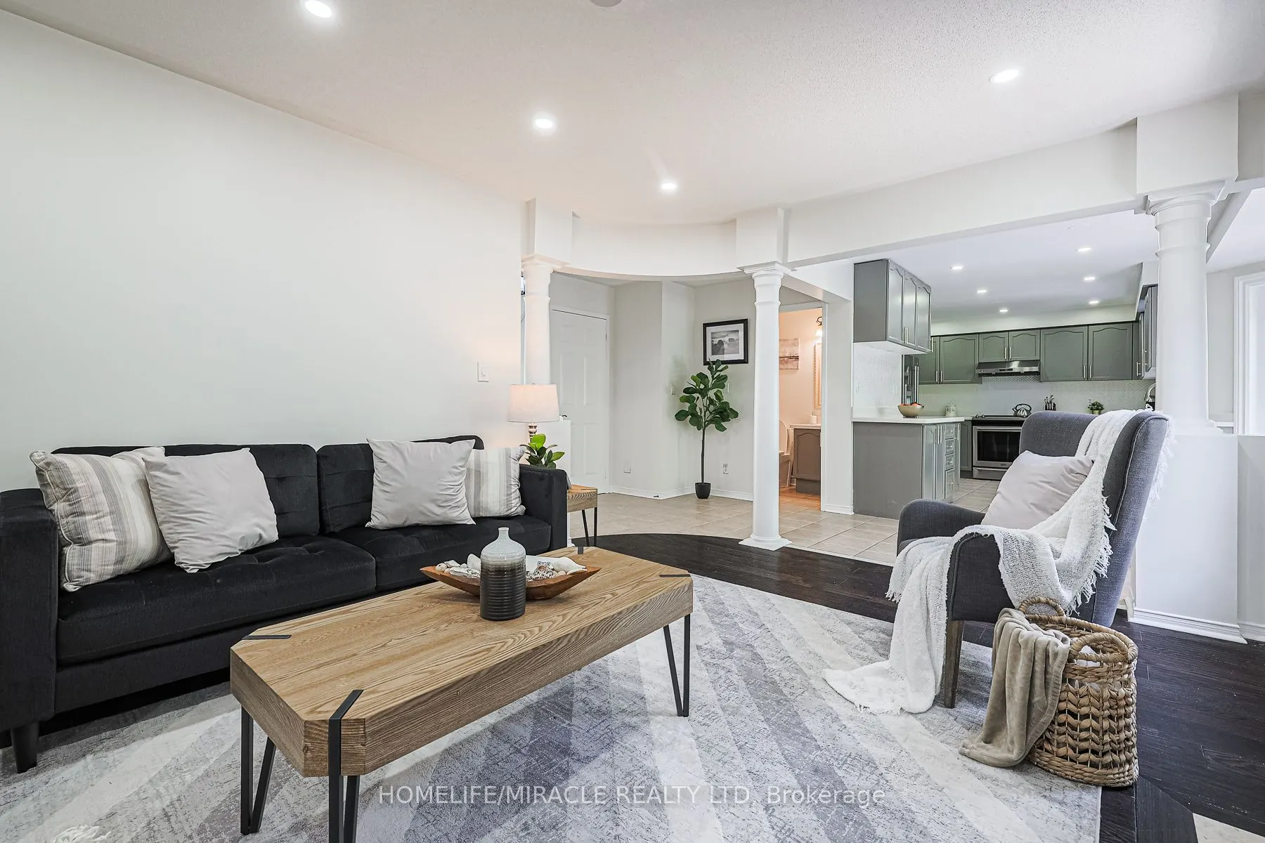 1204 Fox Crescent