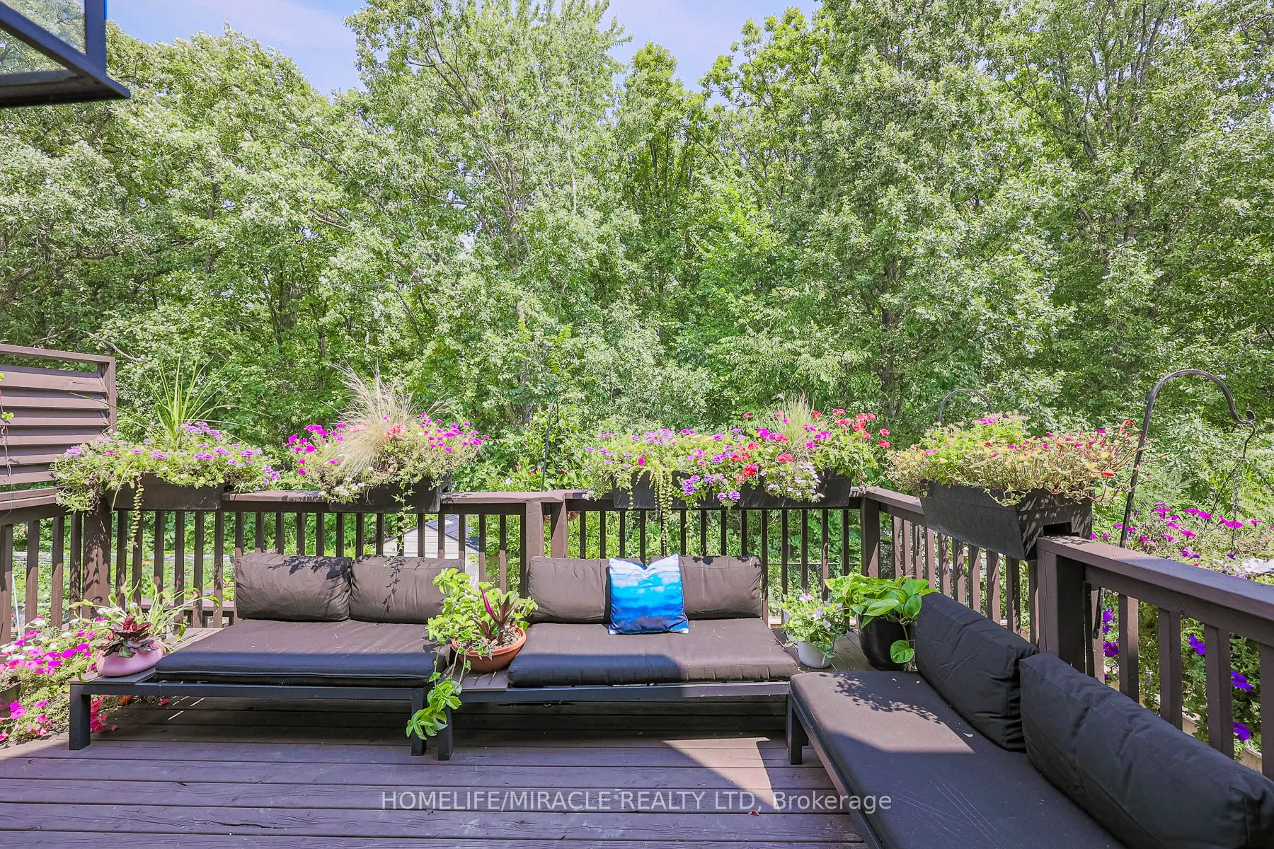 1204 Fox Crescent