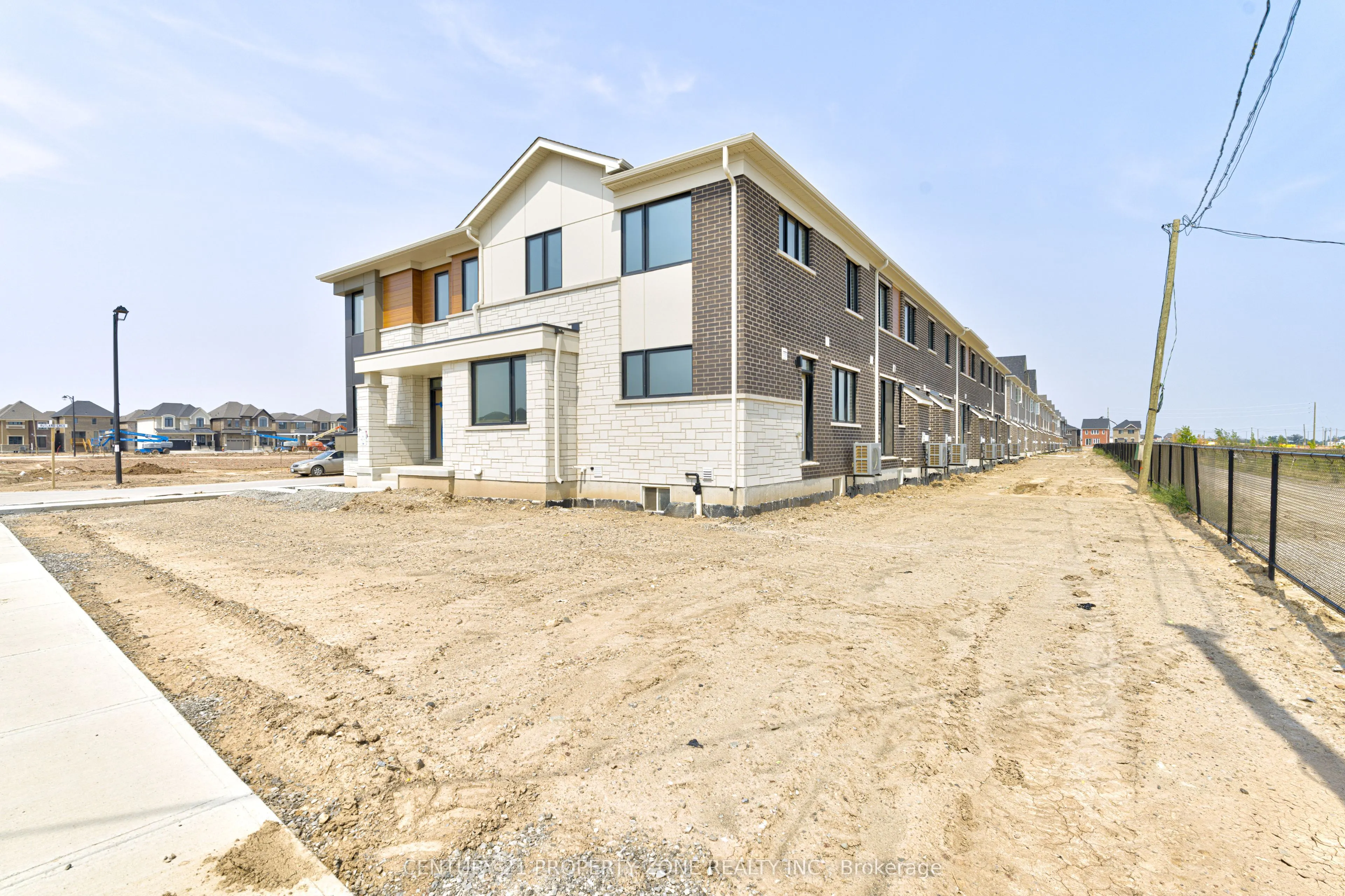 1475 RUTLAND CRES Crescent