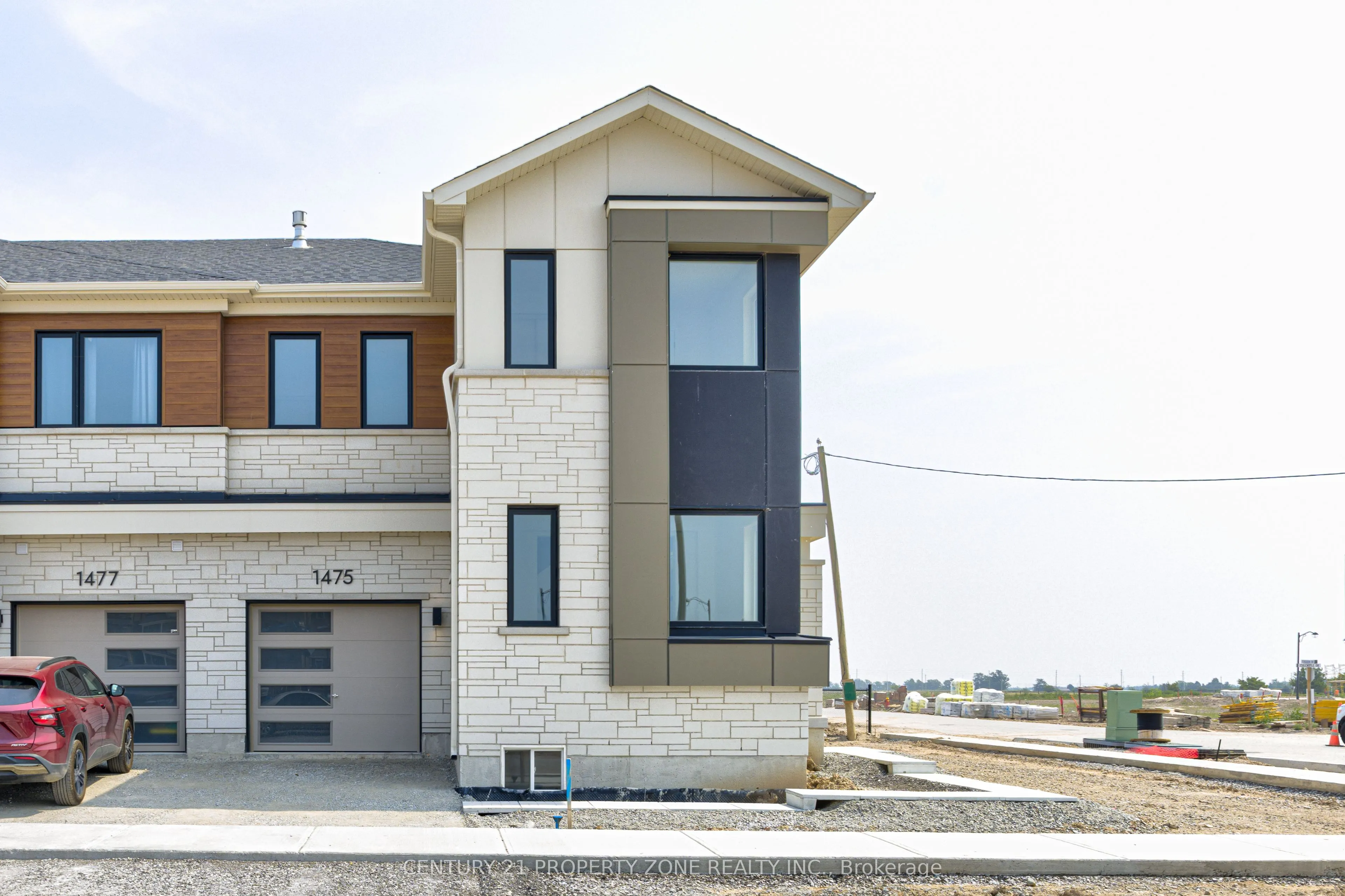 1475 RUTLAND CRES Crescent