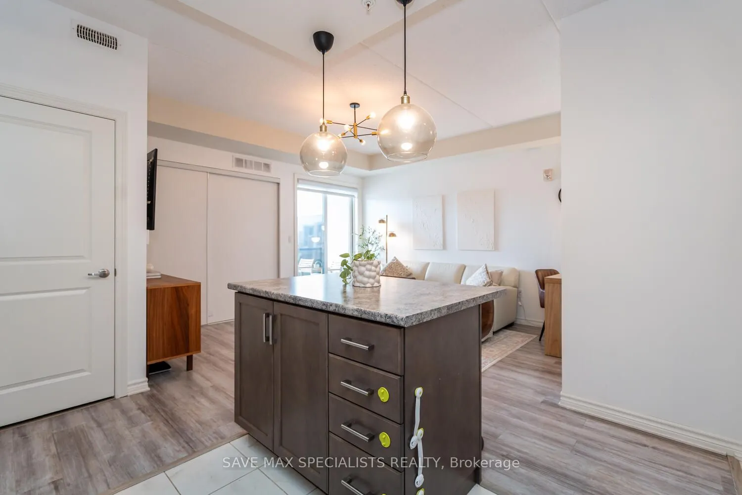 640 Sauve Street, #422