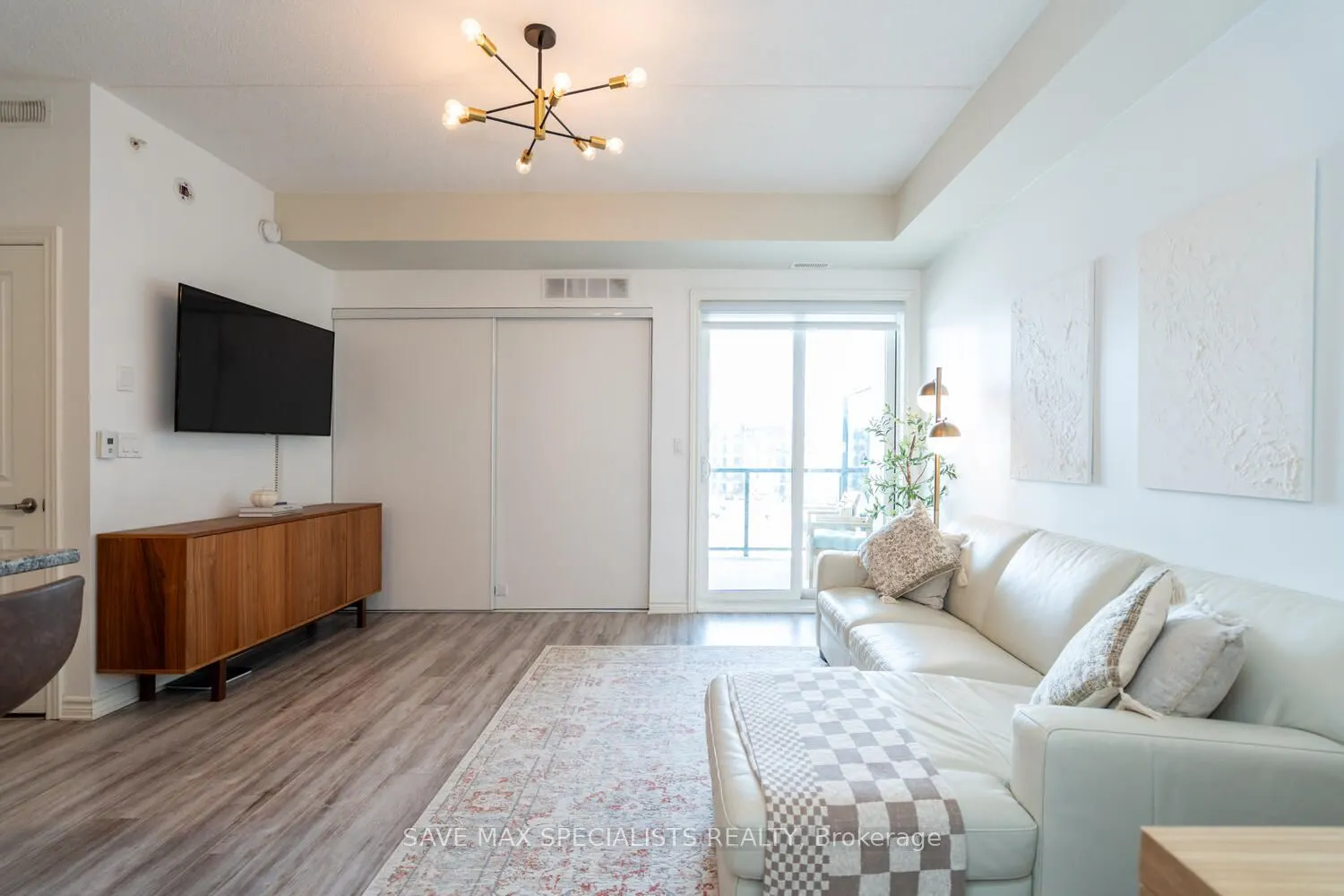 640 Sauve Street, #422
