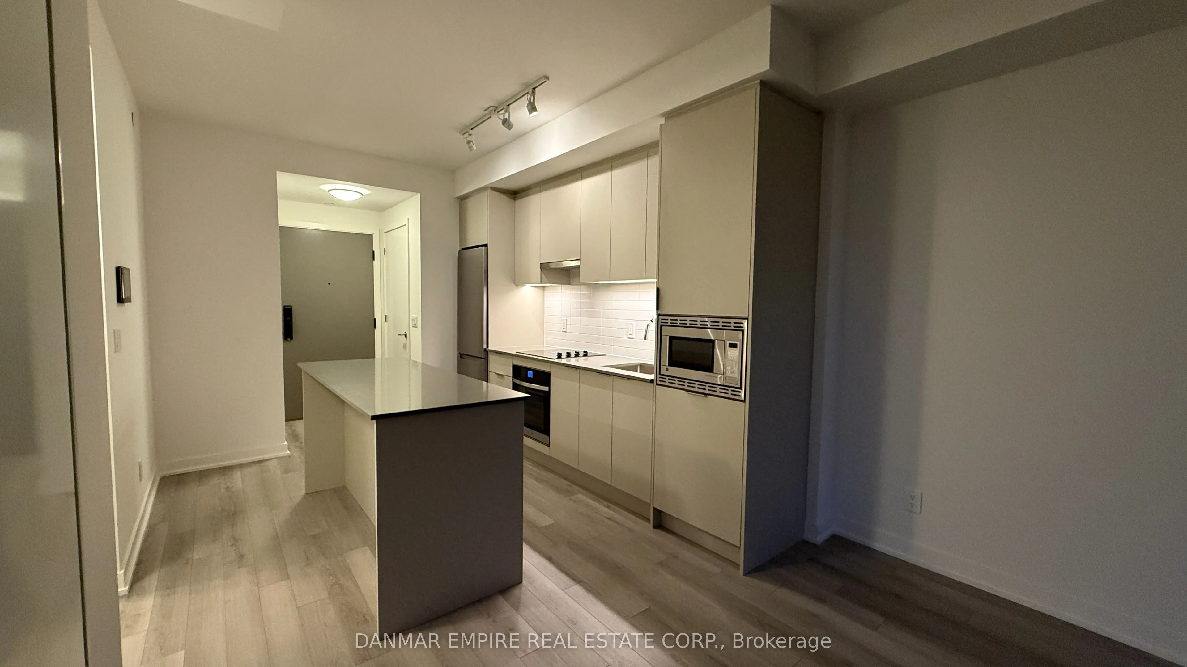3079 Trafalgar Road, #303