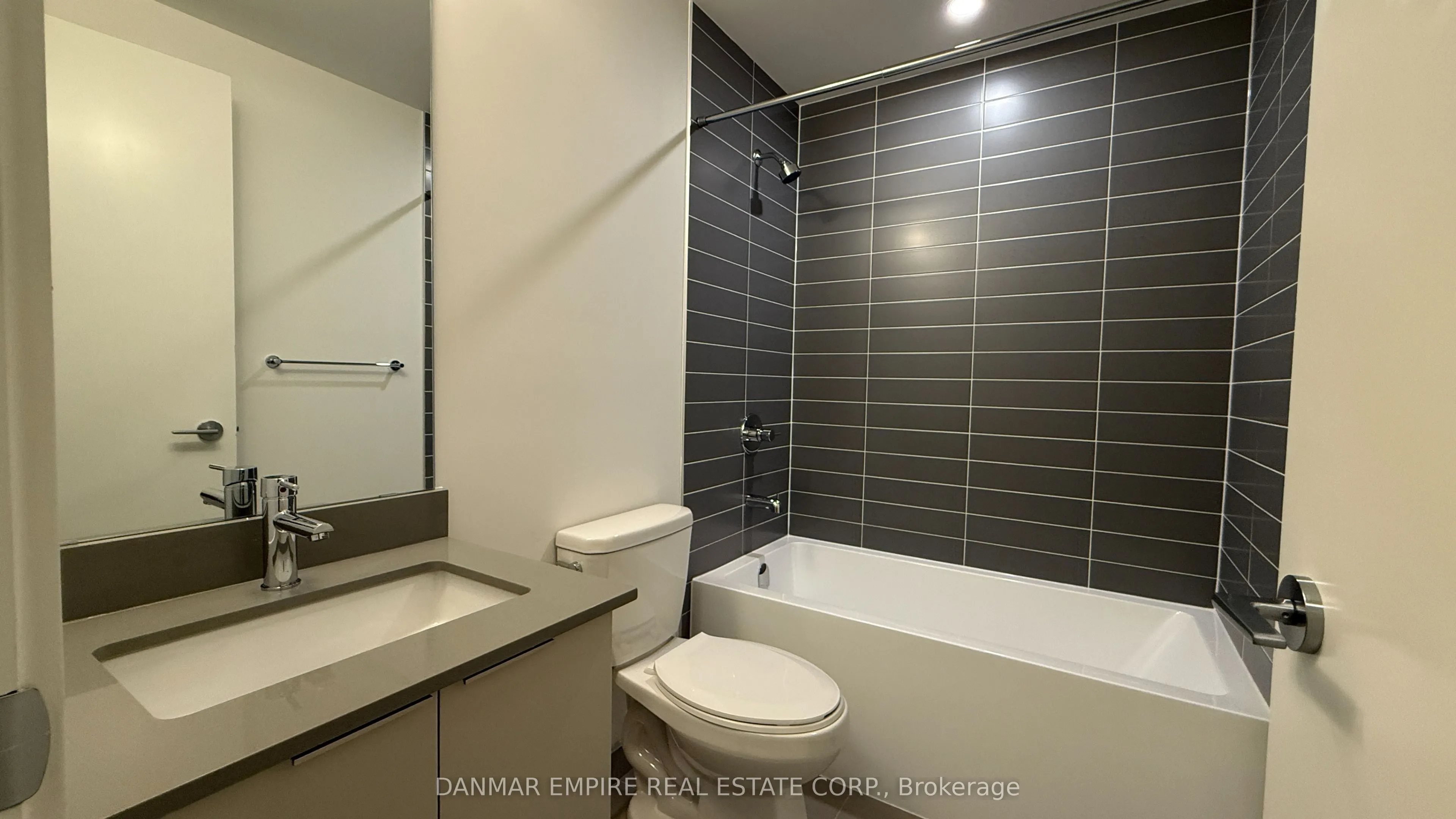 3079 Trafalgar Road, #303