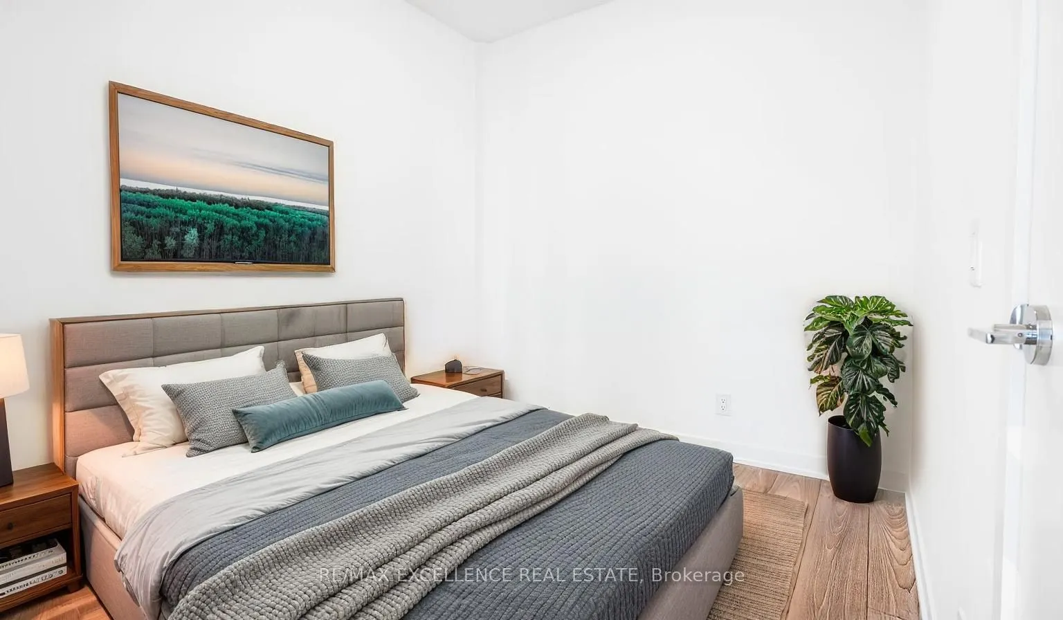 285 Dufferin Street, #927