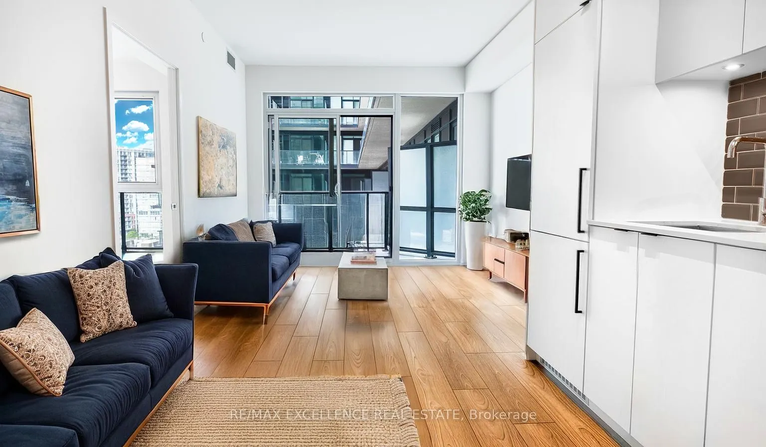 285 Dufferin Street, #927