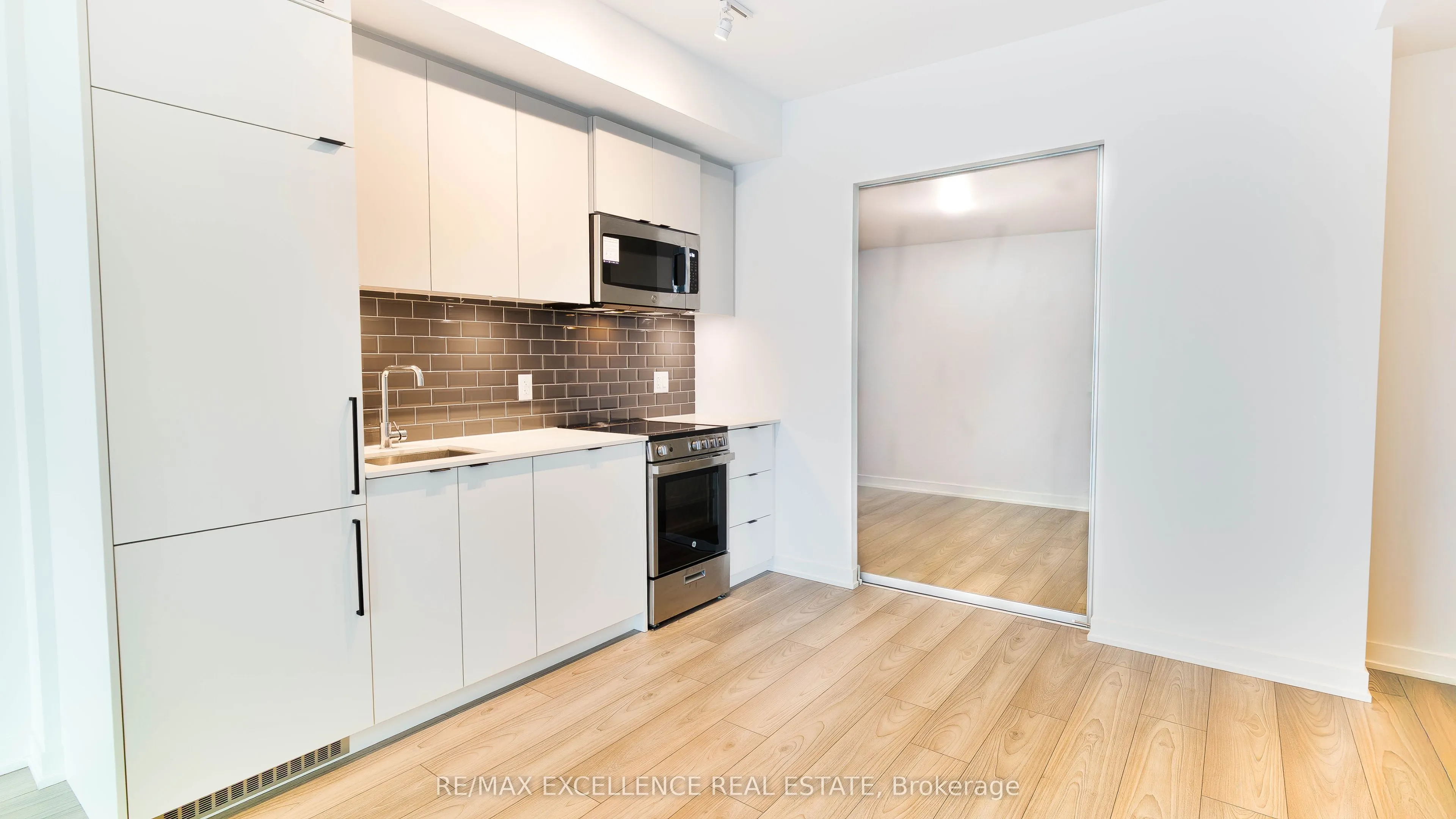285 Dufferin Street, #927
