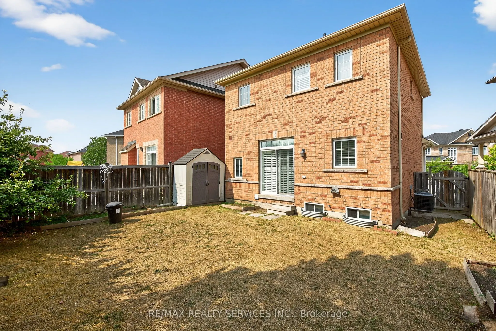 18 Fishing Crescent