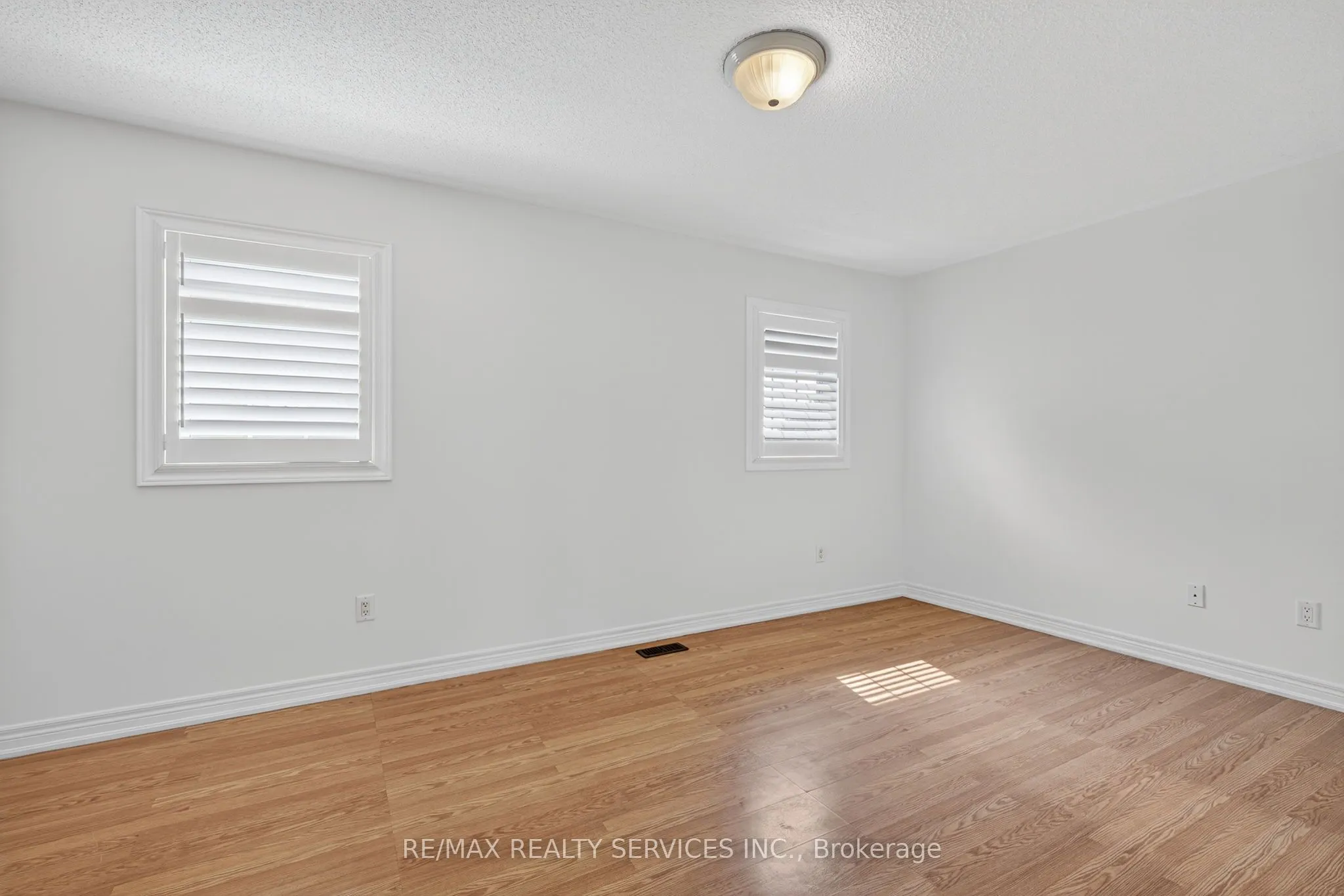 18 Fishing Crescent
