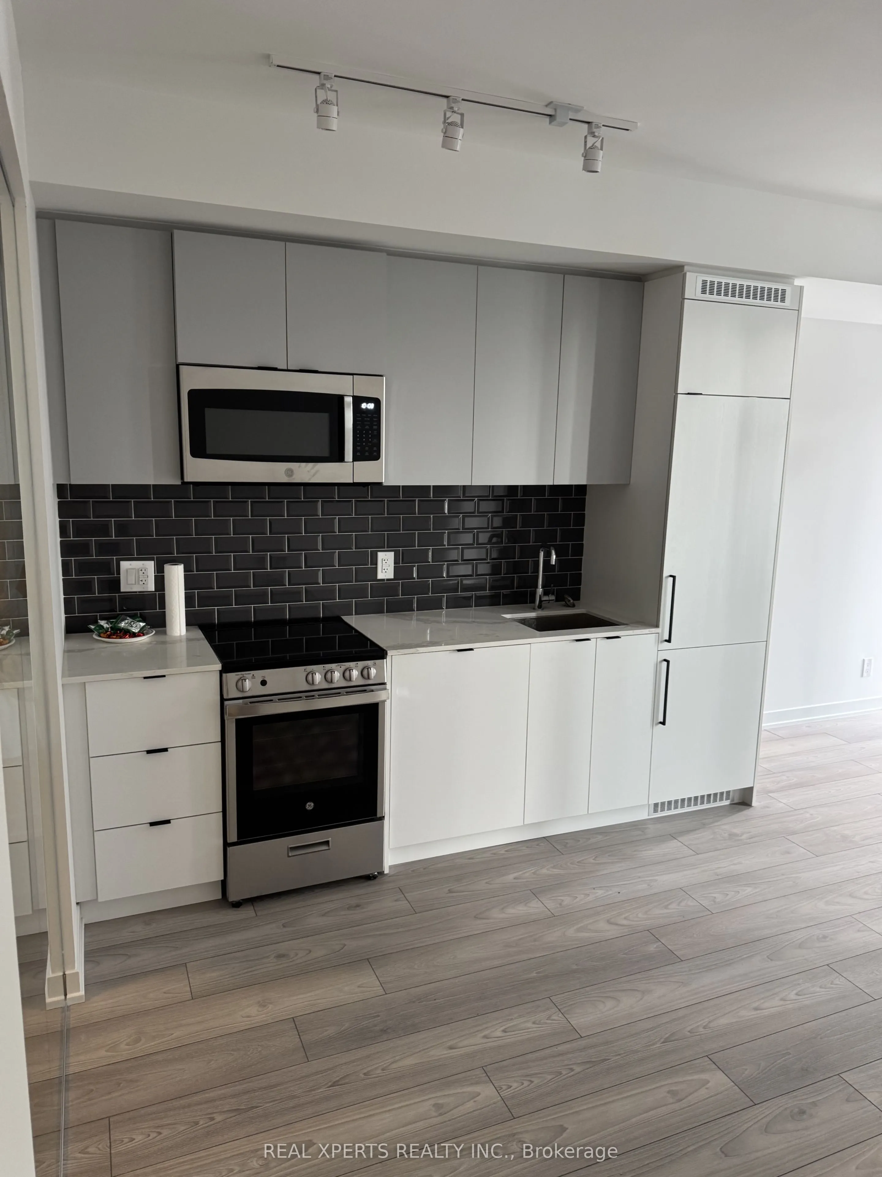 285 Dufferin St Street, #313