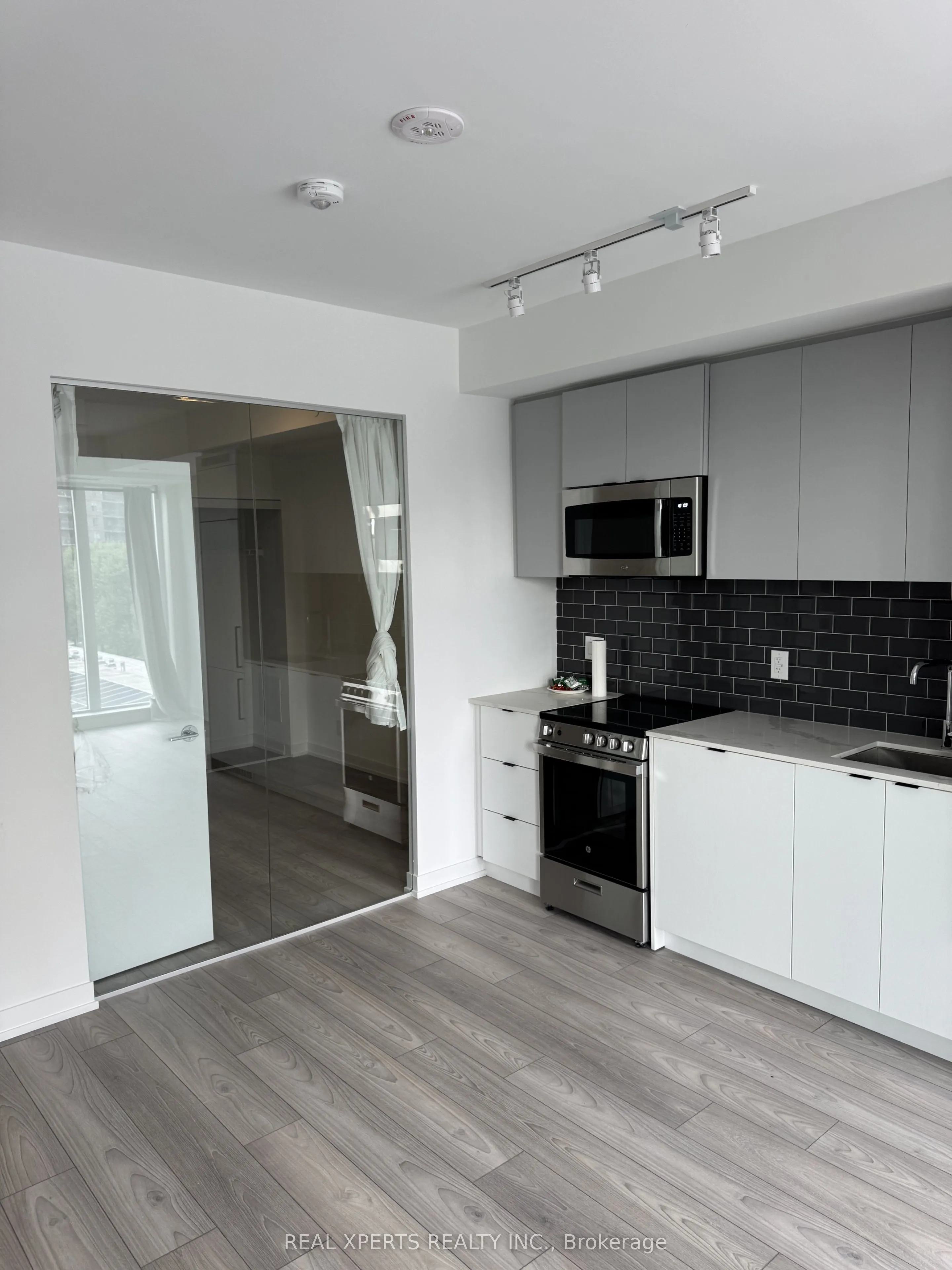 285 Dufferin St Street, #313