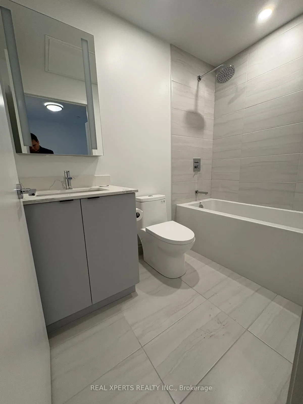 285 Dufferin St Street, #313