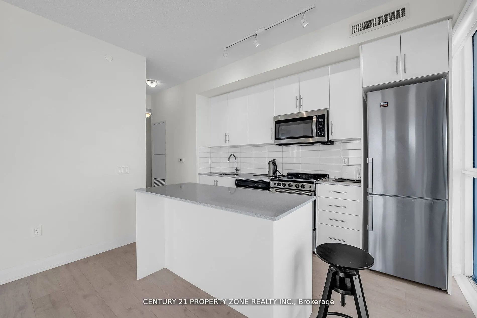 509 Dundas Street, #417