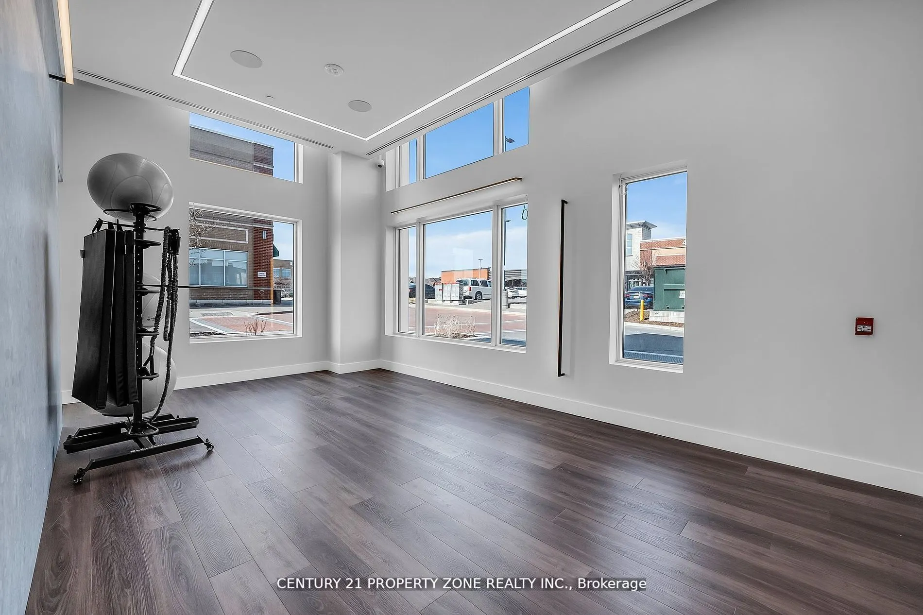 509 Dundas Street, #417