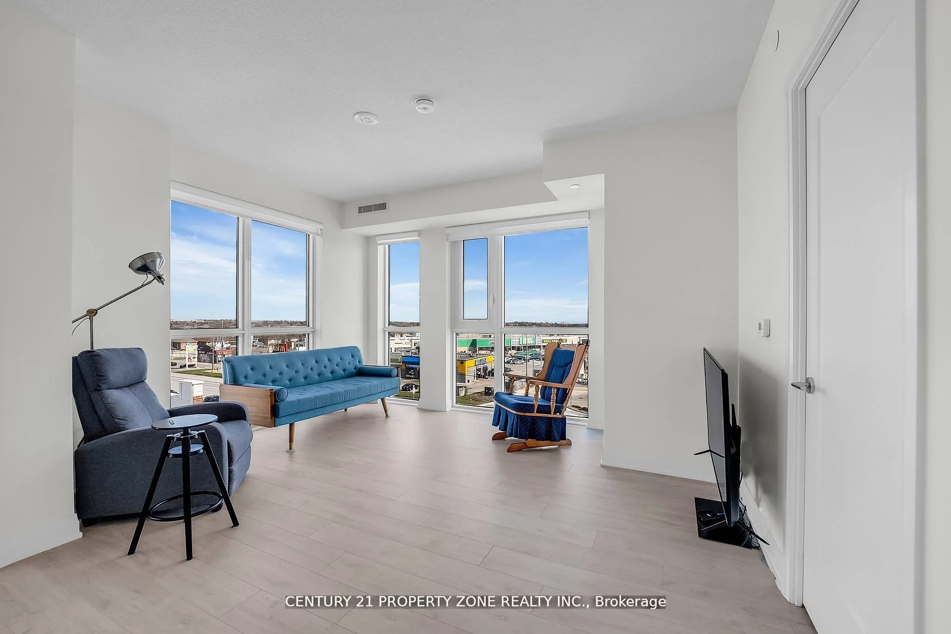 509 Dundas Street, #417