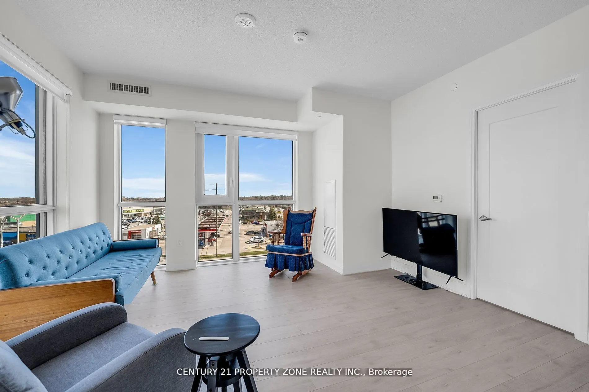 509 Dundas Street, #417