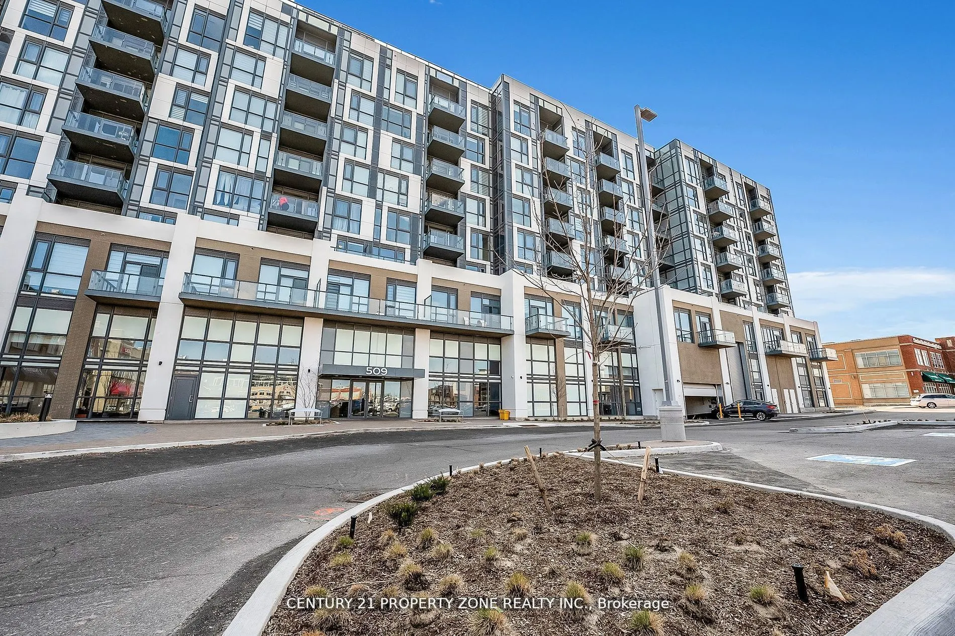 509 Dundas Street, #417