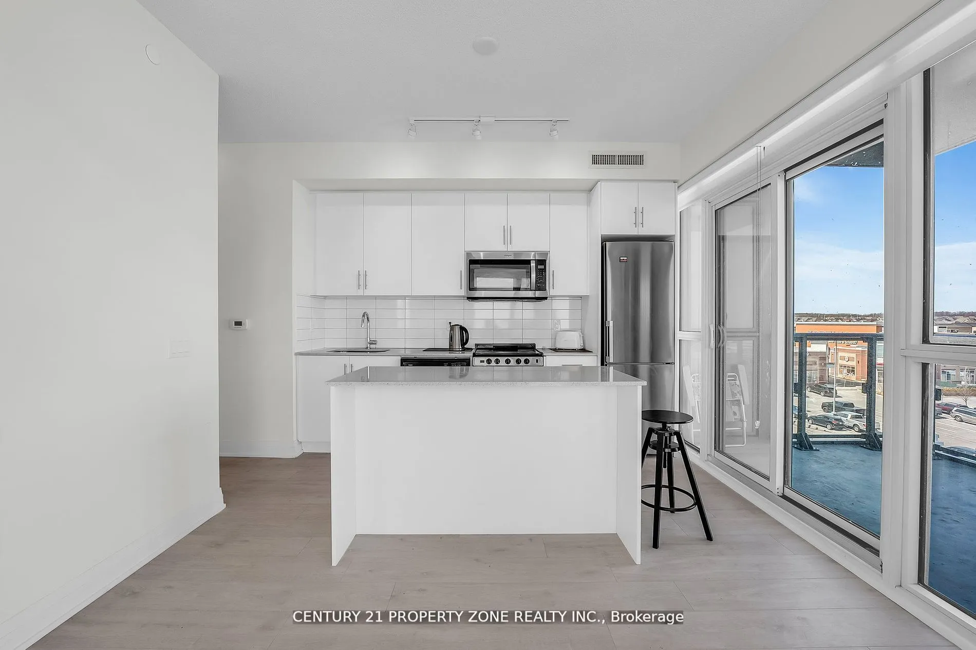 509 Dundas Street, #417