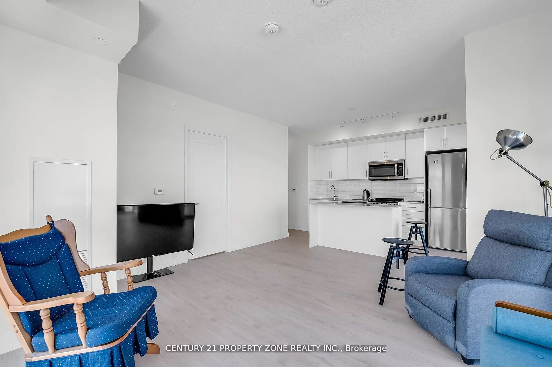 509 Dundas Street, #417