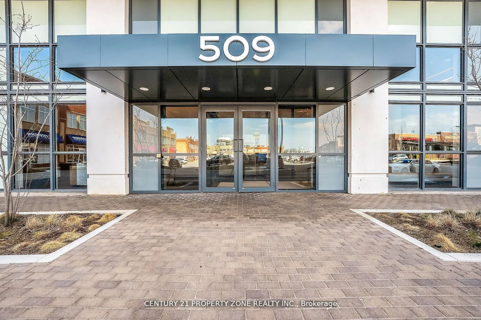 509 Dundas Street, #417