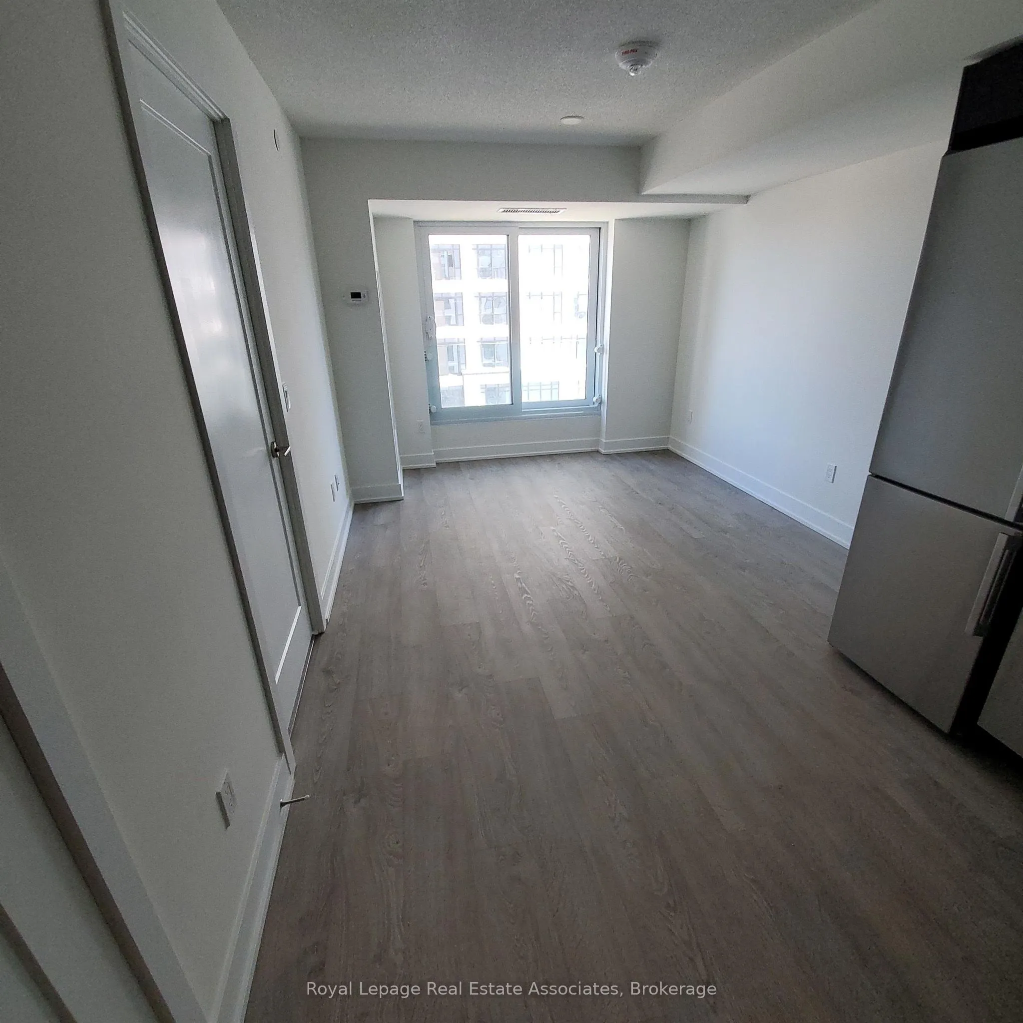 9 Mabelle Avenue, #1221