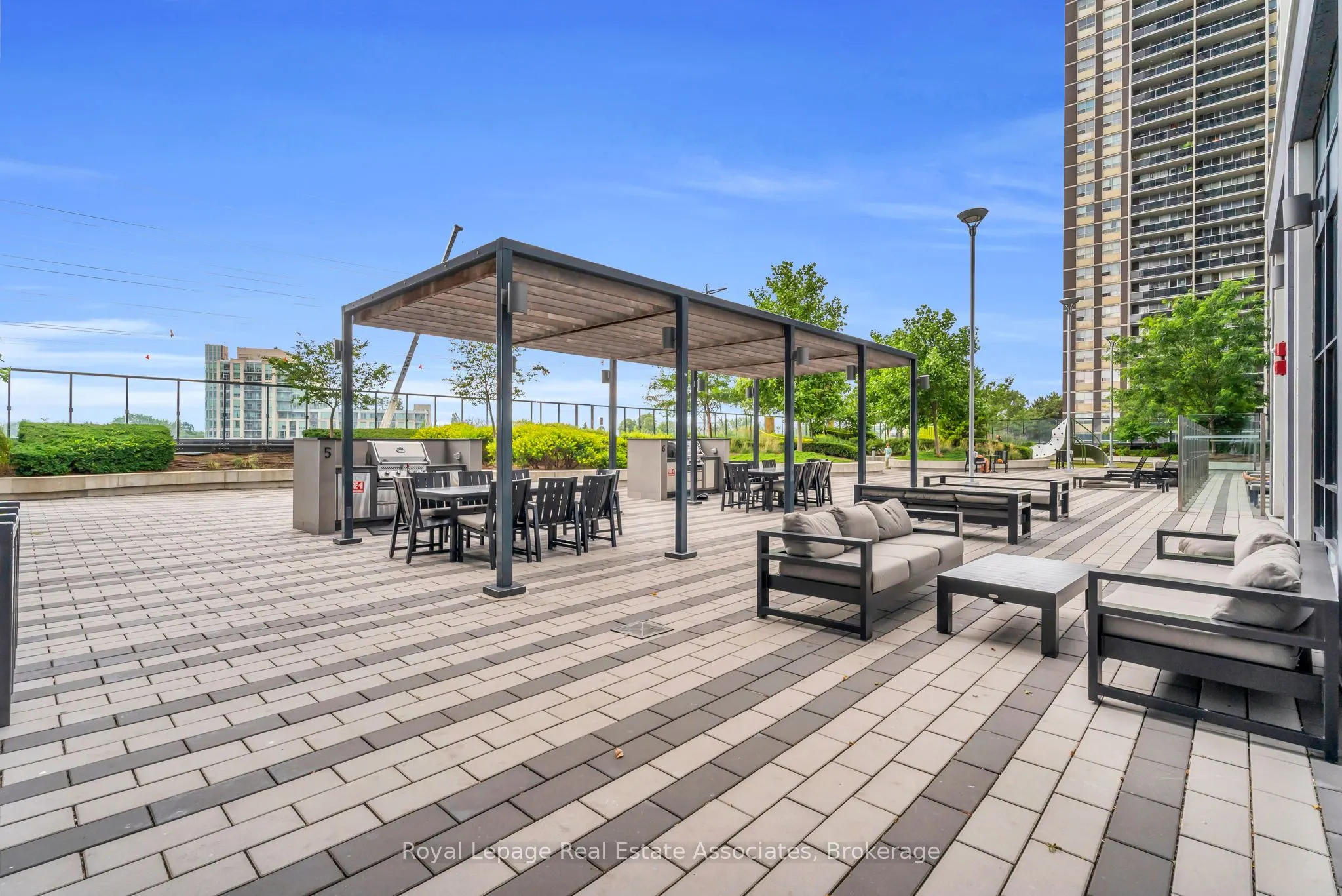 9 Mabelle Avenue, #1221