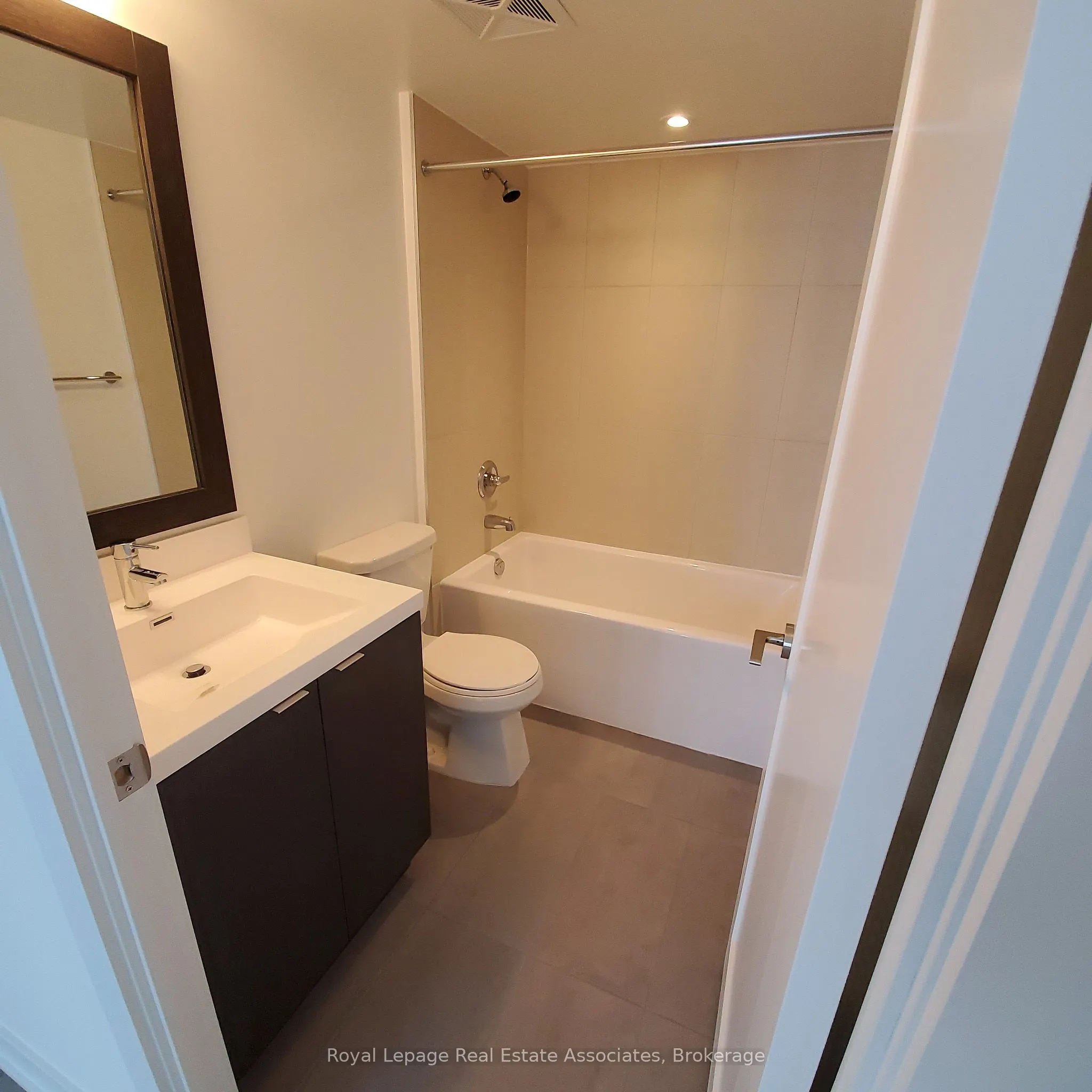 9 Mabelle Avenue, #1221