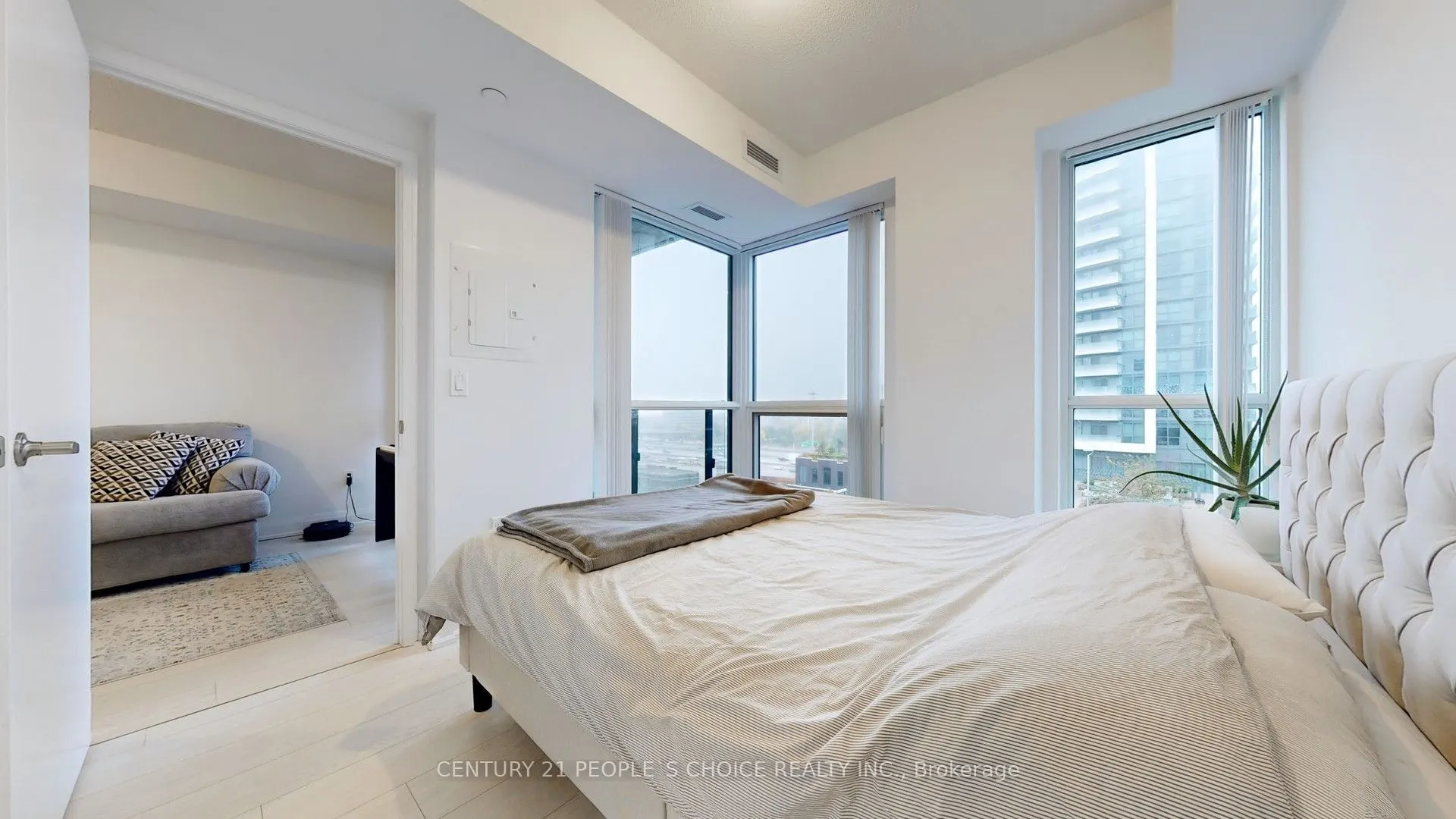 26 Gibbs Road, #827