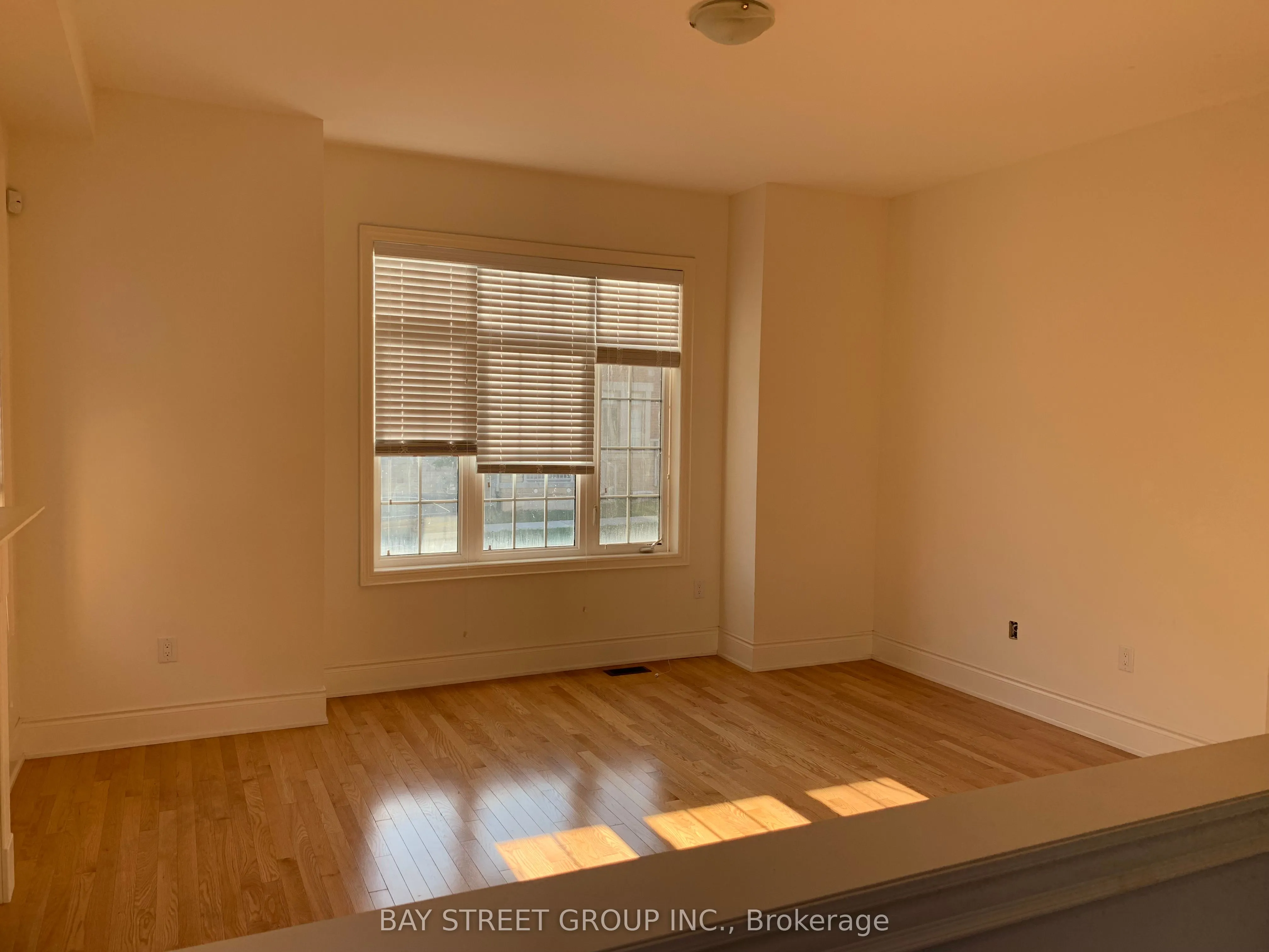 3127 Streamwood Pass