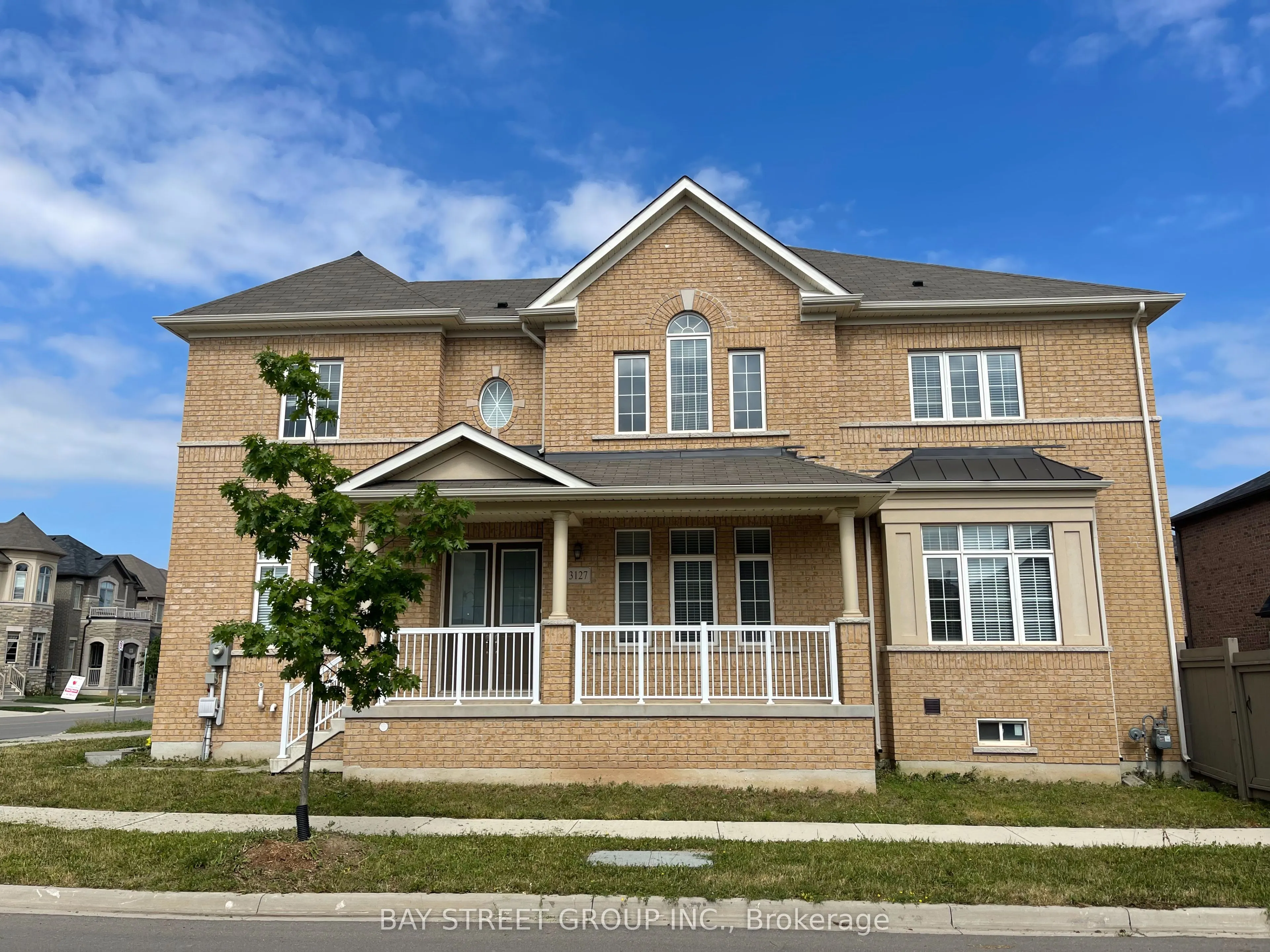 3127 Streamwood Pass
