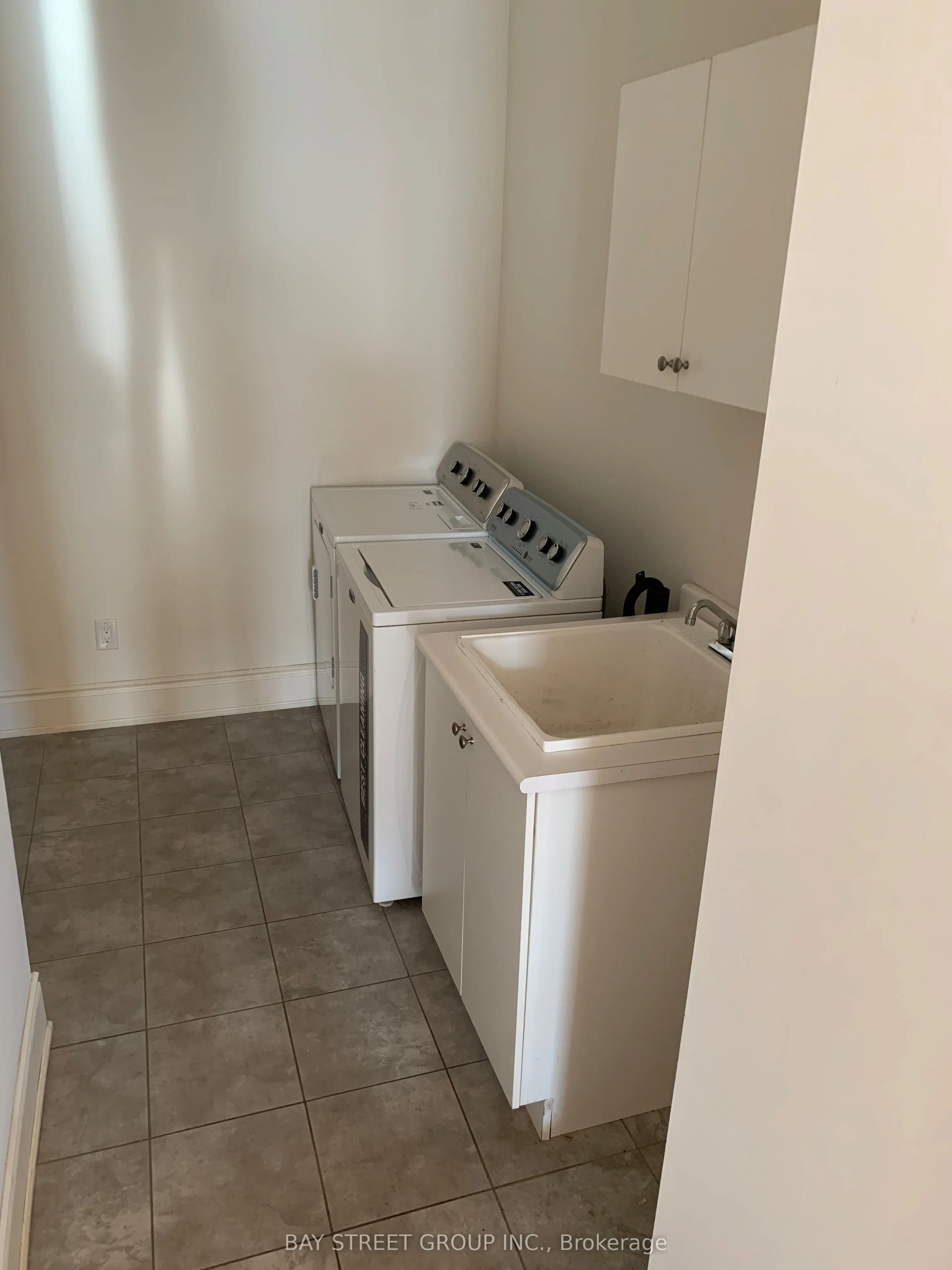 3127 Streamwood Pass