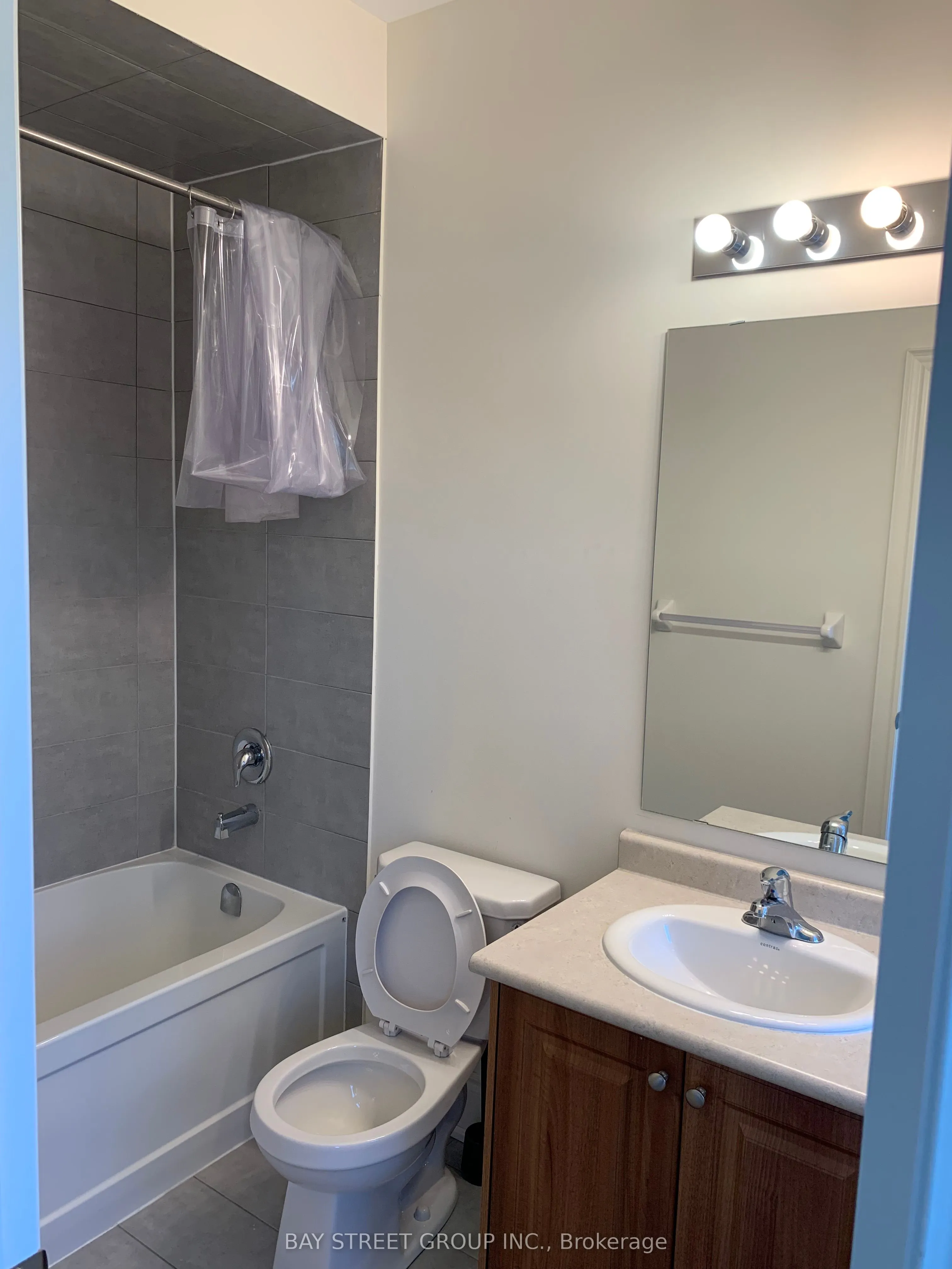 3127 Streamwood Pass