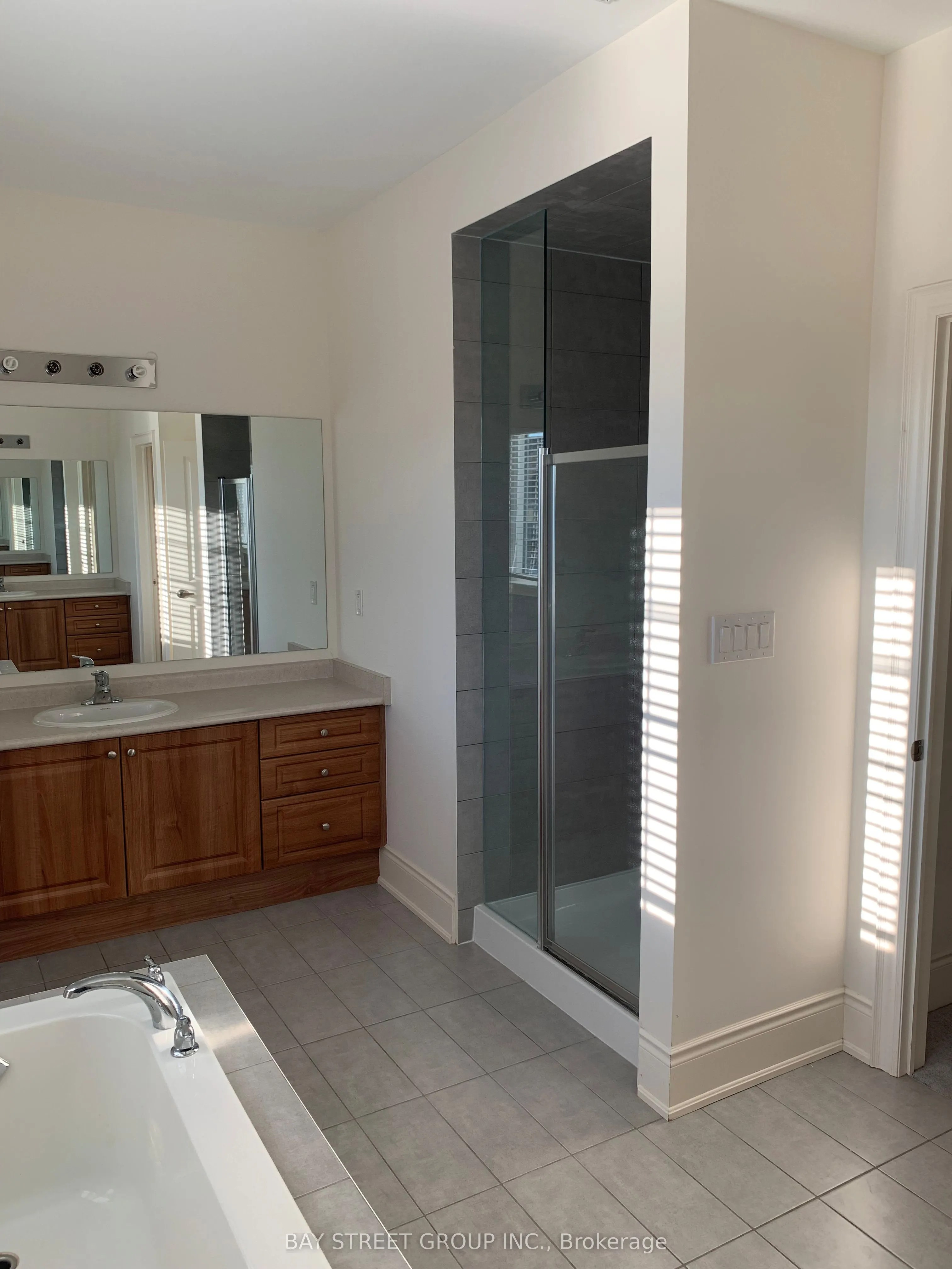 3127 Streamwood Pass