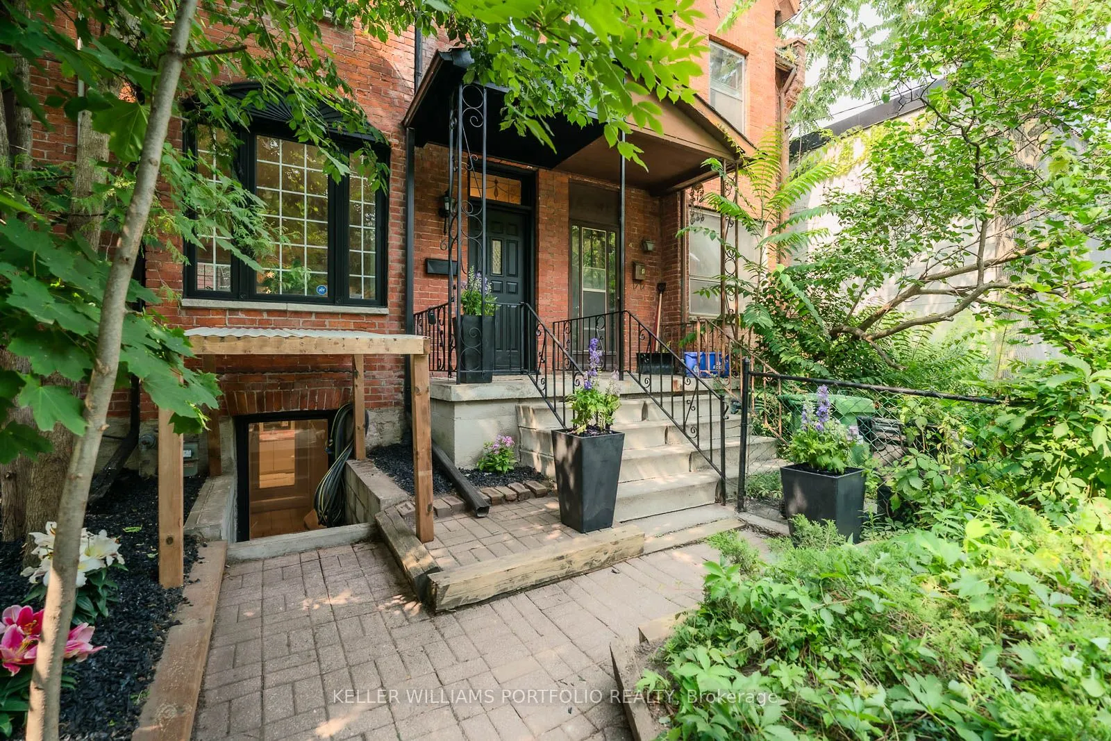 6 Melbourne Avenue