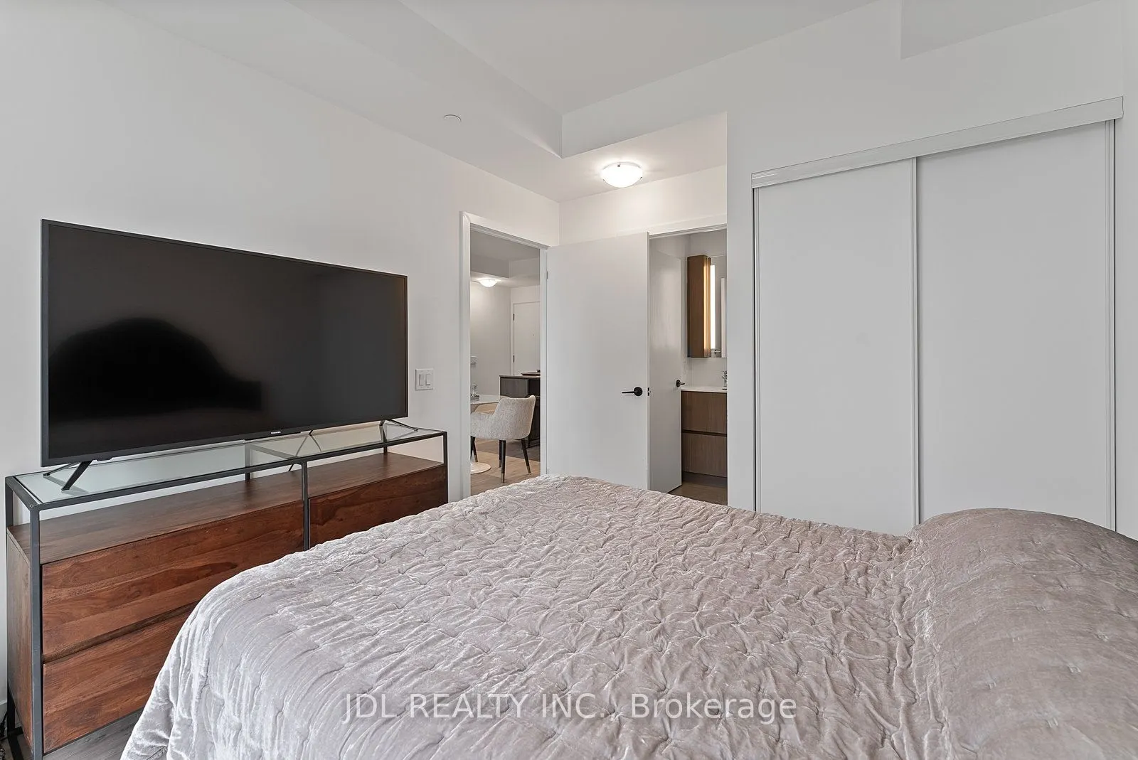215 Lakeshore Road W, #519