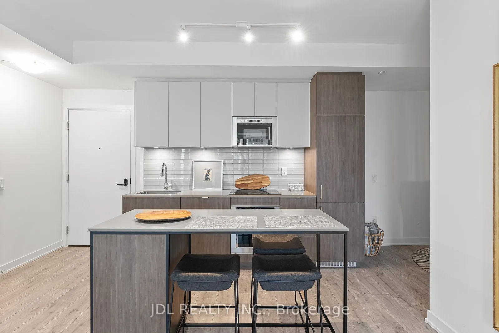 215 Lakeshore Road W, #519