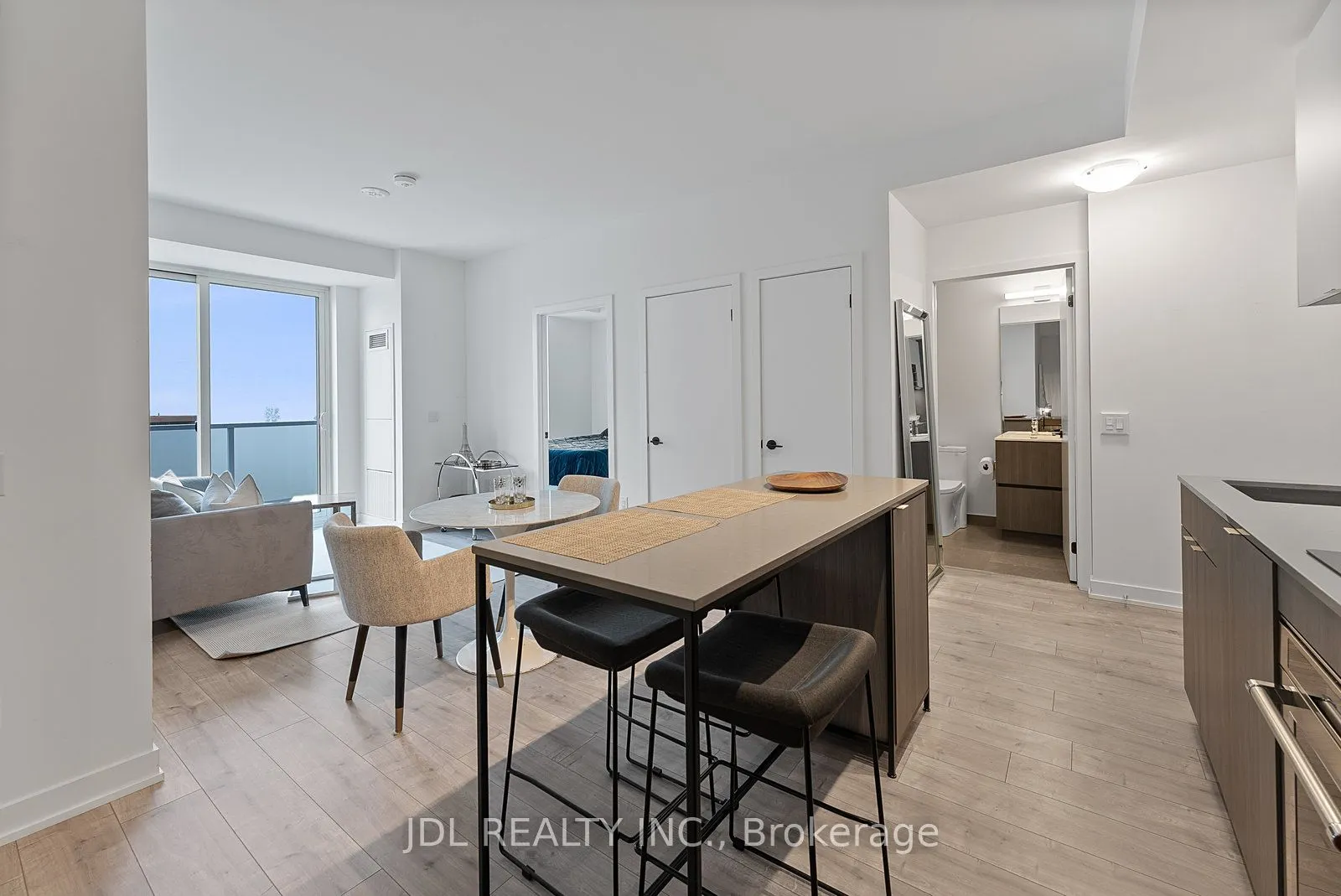 215 Lakeshore Road W, #519