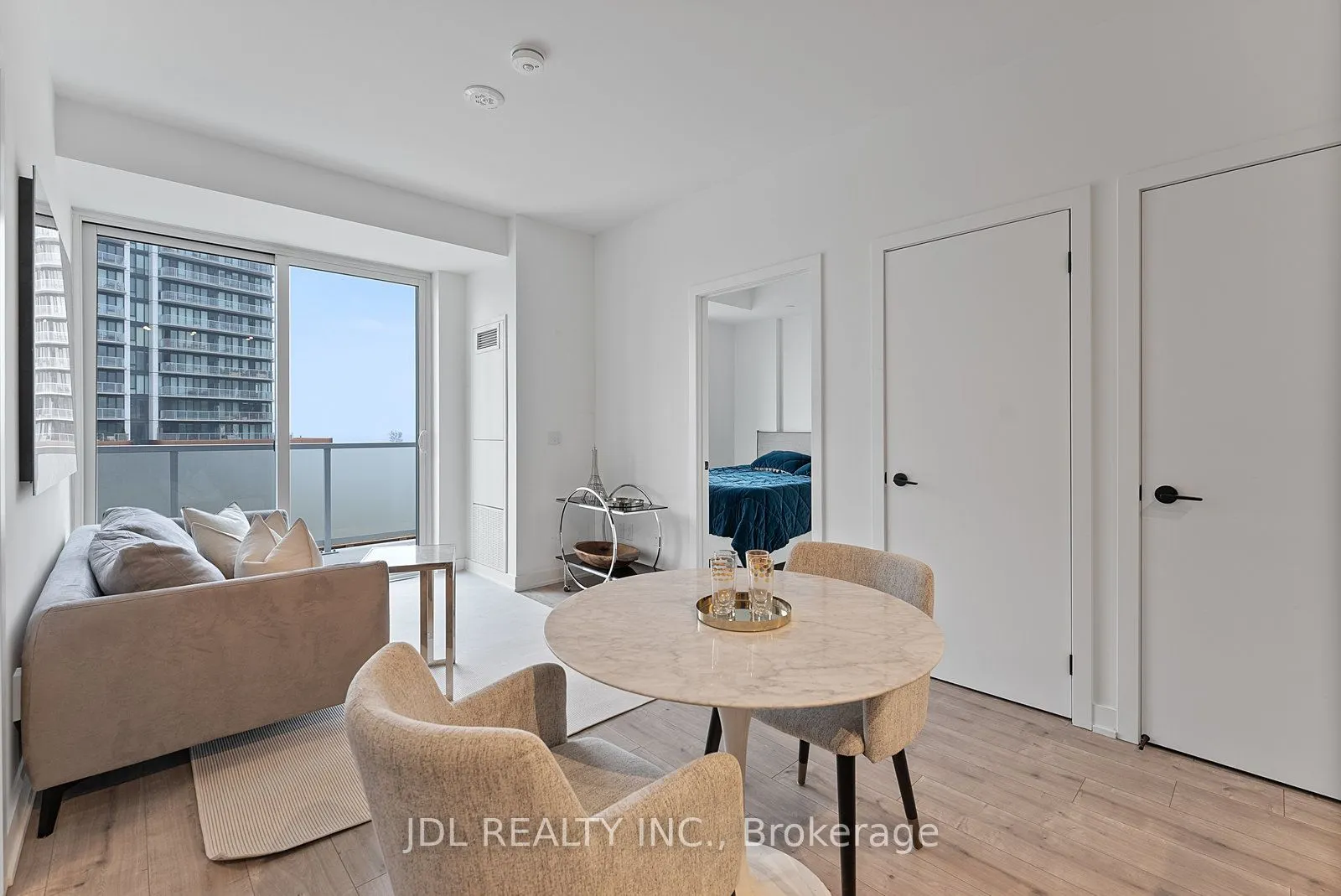 215 Lakeshore Road W, #519