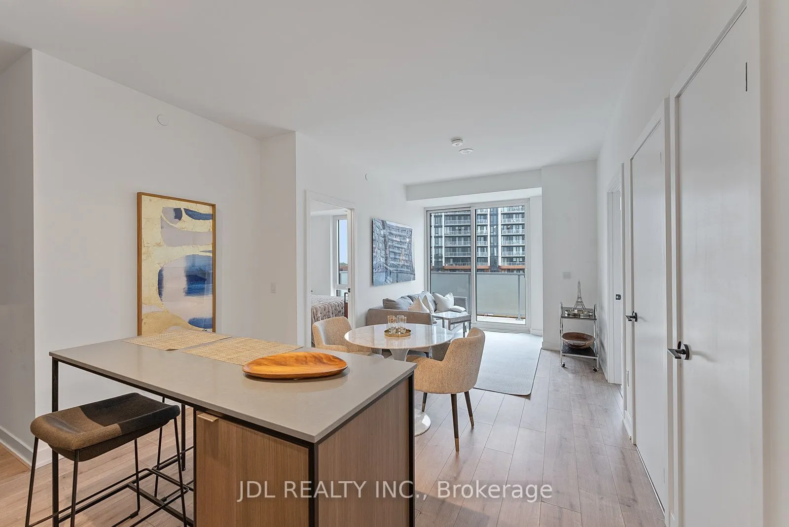 215 Lakeshore Road W, #519