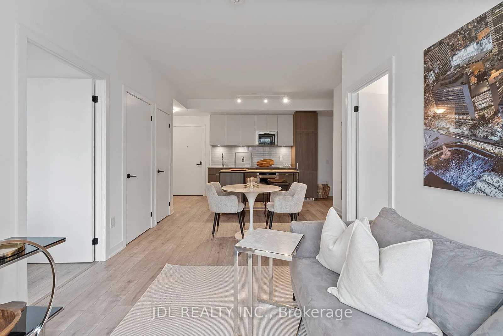 215 Lakeshore Road W, #519