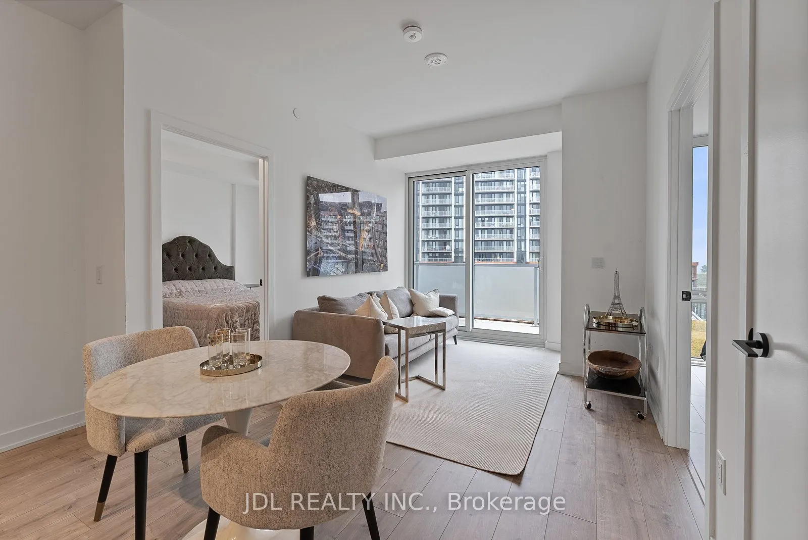 215 Lakeshore Road W, #519
