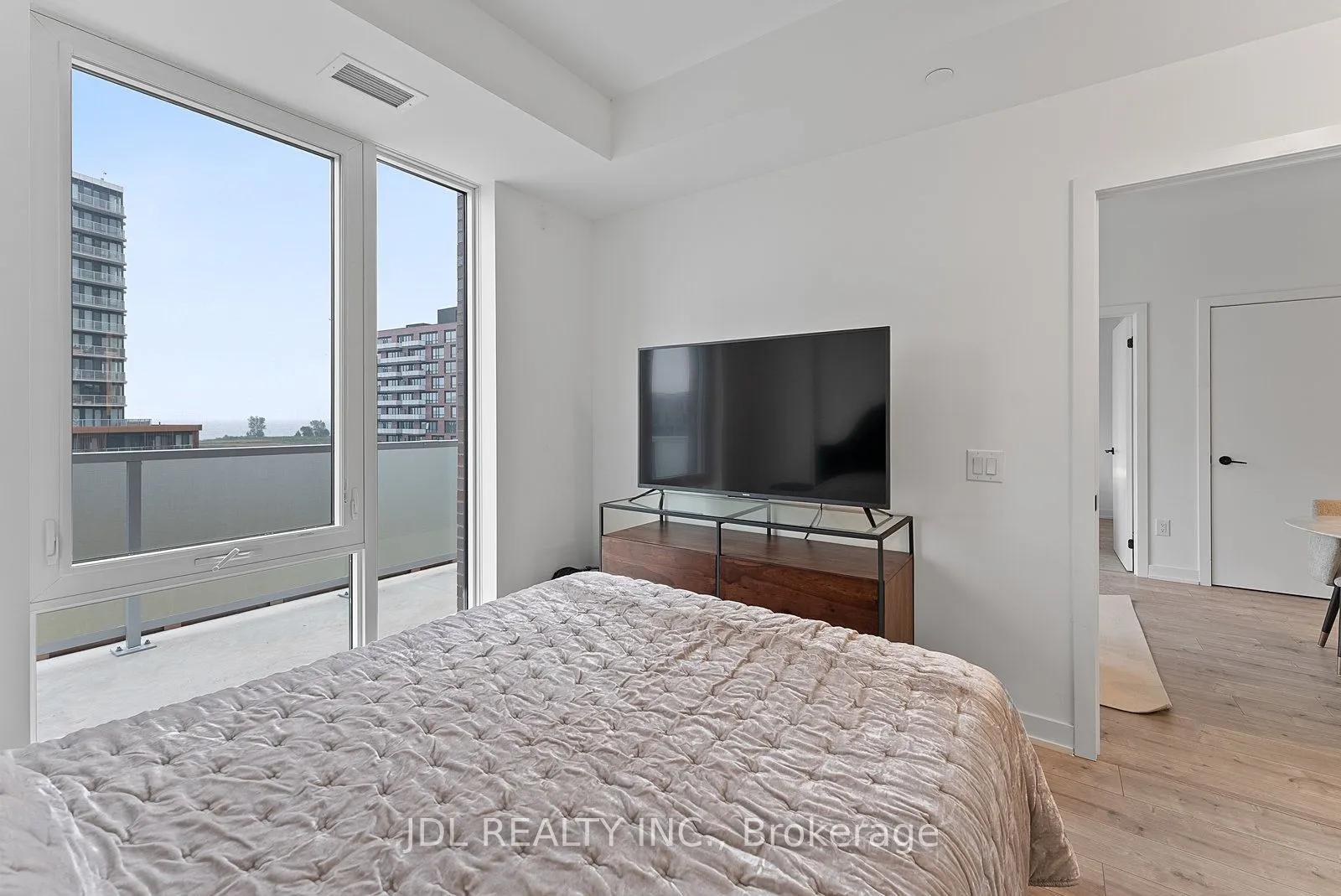 215 Lakeshore Road W, #519