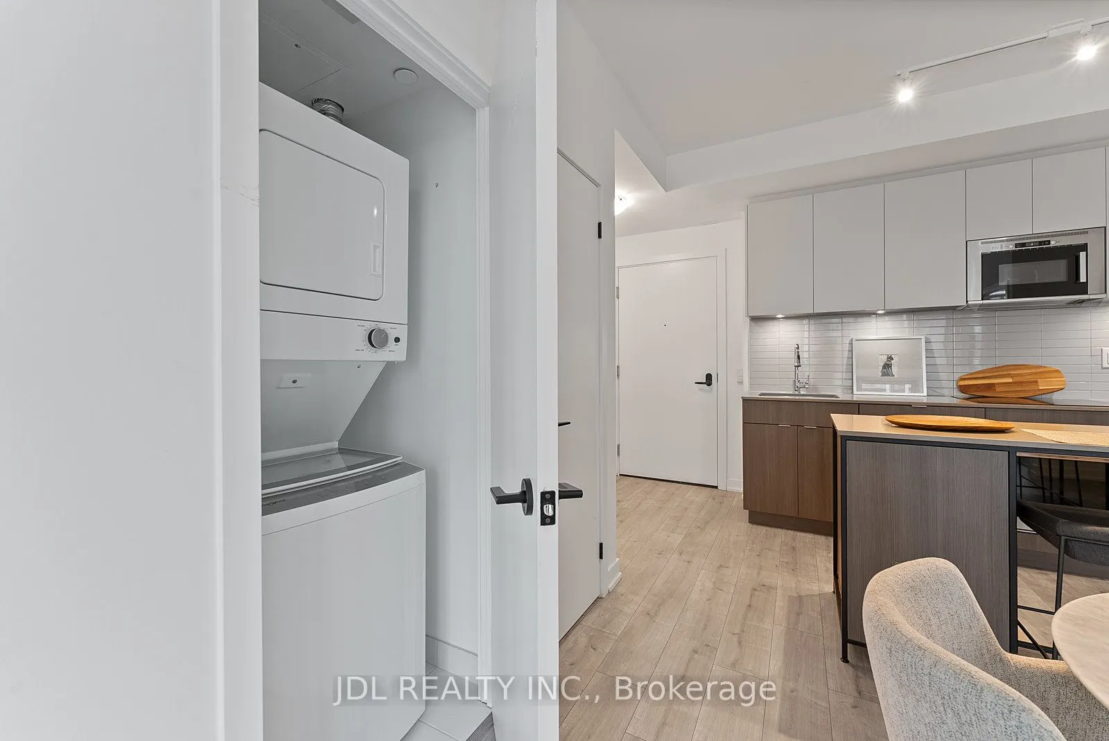215 Lakeshore Road W, #519