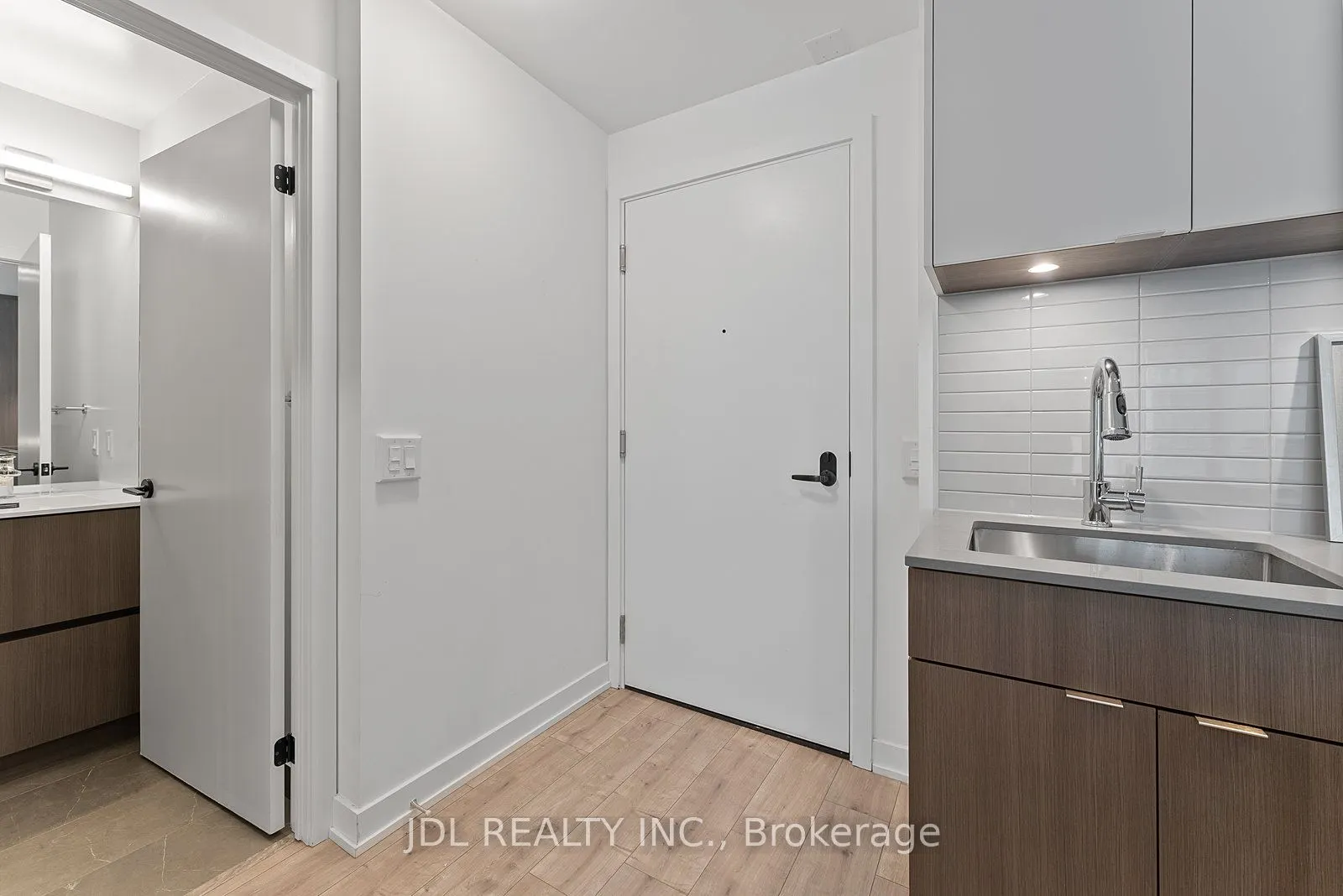 215 Lakeshore Road W, #519