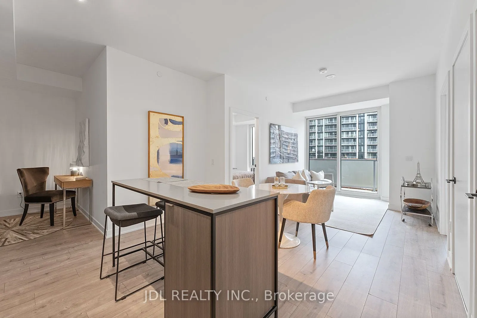 215 Lakeshore Road W, #519